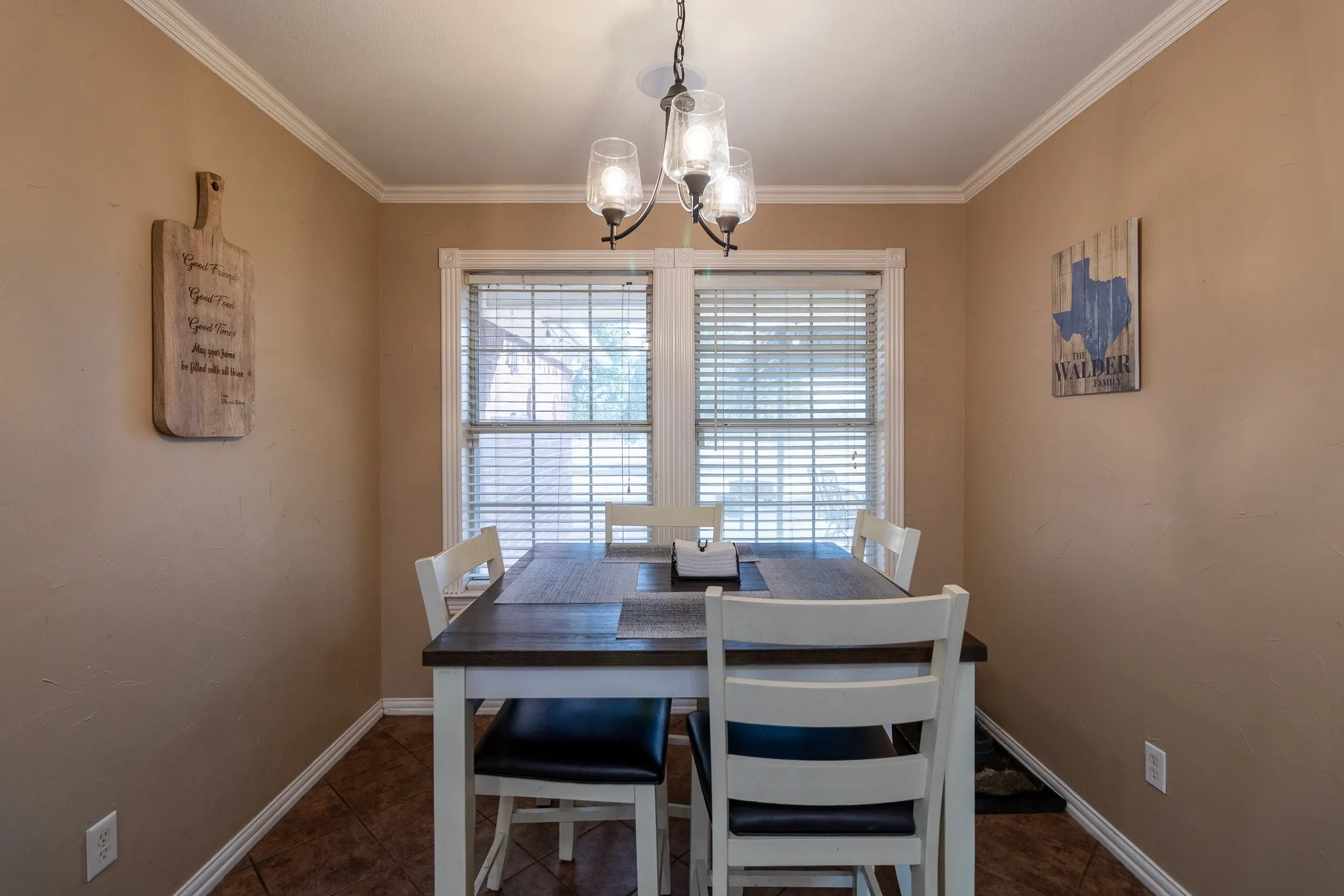 Crown molding and neutral wall tones