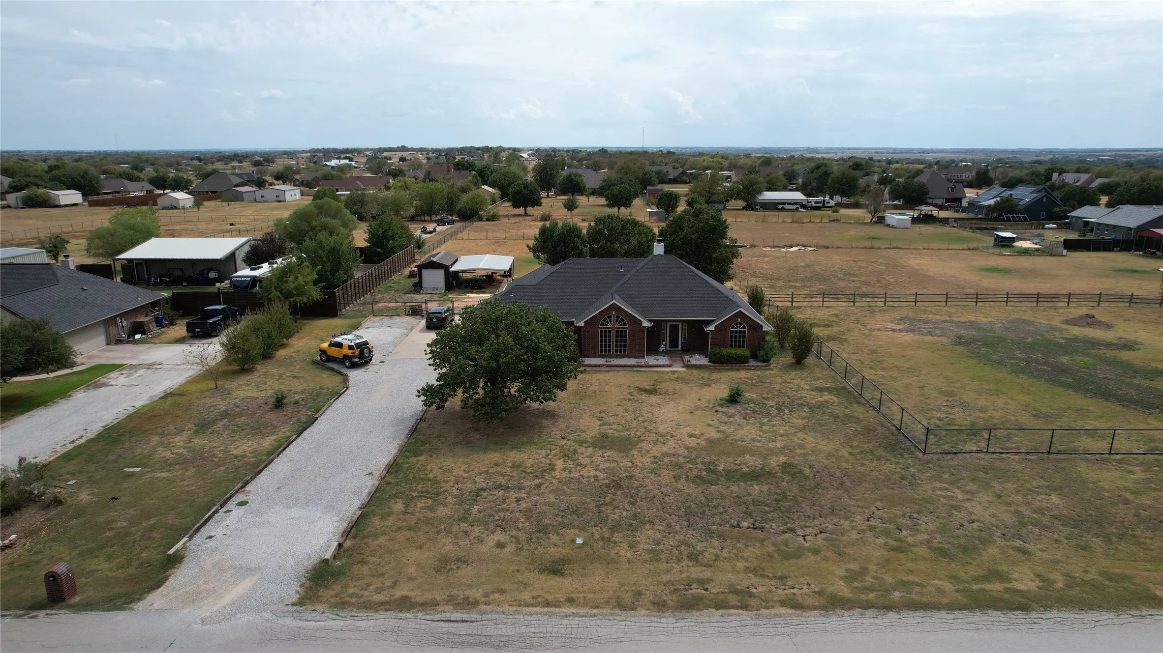 Single Family Residence For Sale in Denton County , 11990 Hill Country Circle, Ponder, Texas 76259, 3 Bedroom, 2 Bathroom, 2 Garage spaces, 1,964 Sqft, built in 1999, mls#21392489, Real Estate Agent in Ponder, Homes For Sale in Denton county, Homes For Sale in Ponder, Realtor in Ponder Texas, Real Estate Brokerage Independent Realty Texas, Luminita Cordes Realtor