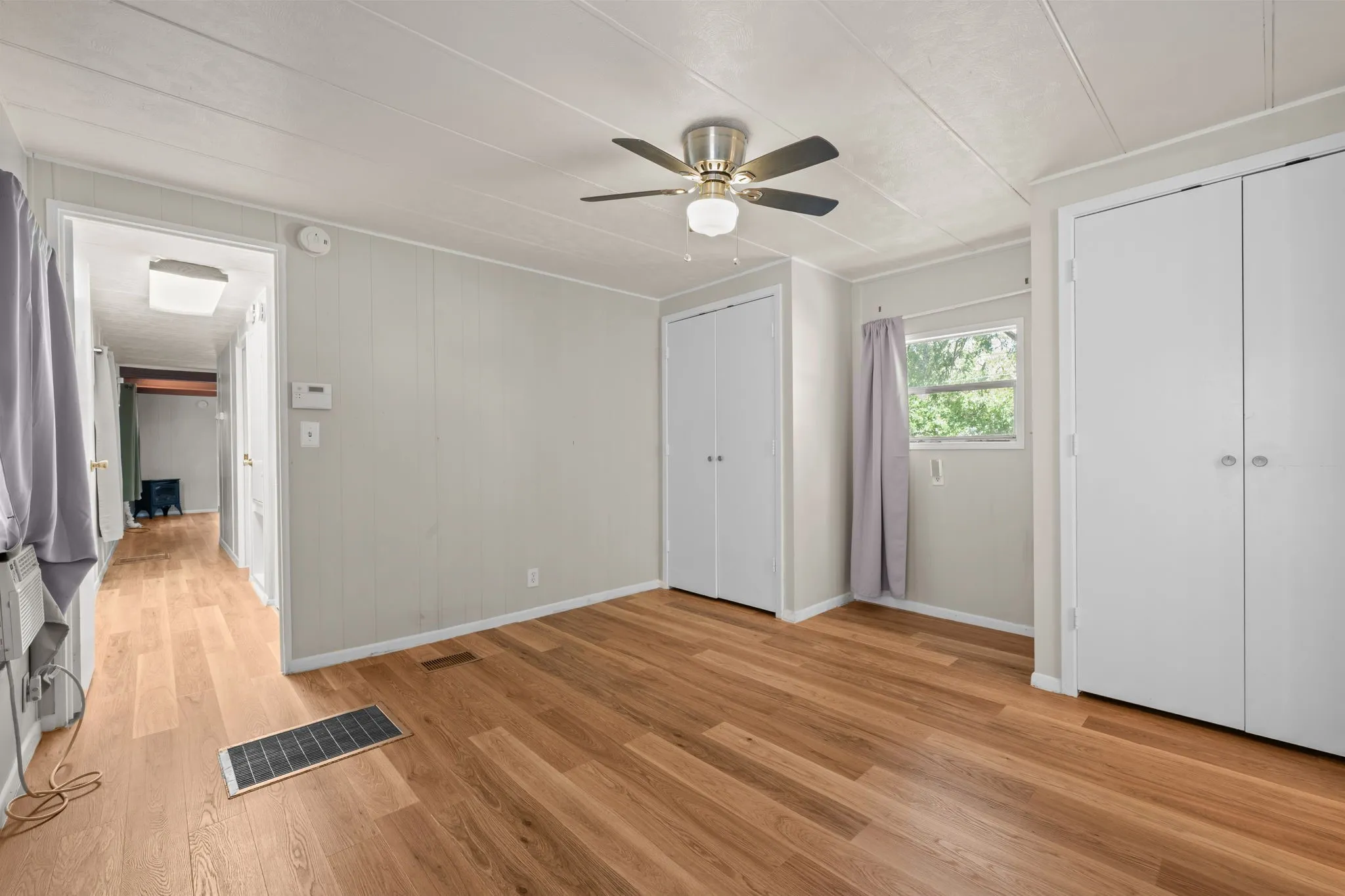 Mobile Home For Sale in Hood County , 1709 E Apache Trail, Granbury, Texas 76048, 2 Bedroom, 2 Bathroom, Garage spaces, 952 Sqft, built in 1977, mls#21389888, Real Estate Agent in Granbury, Homes For Sale in Hood county, Homes For Sale in Granbury, Realtor in Granbury Texas, Real Estate Brokerage Independent Realty Texas, Luminita Cordes Realtor