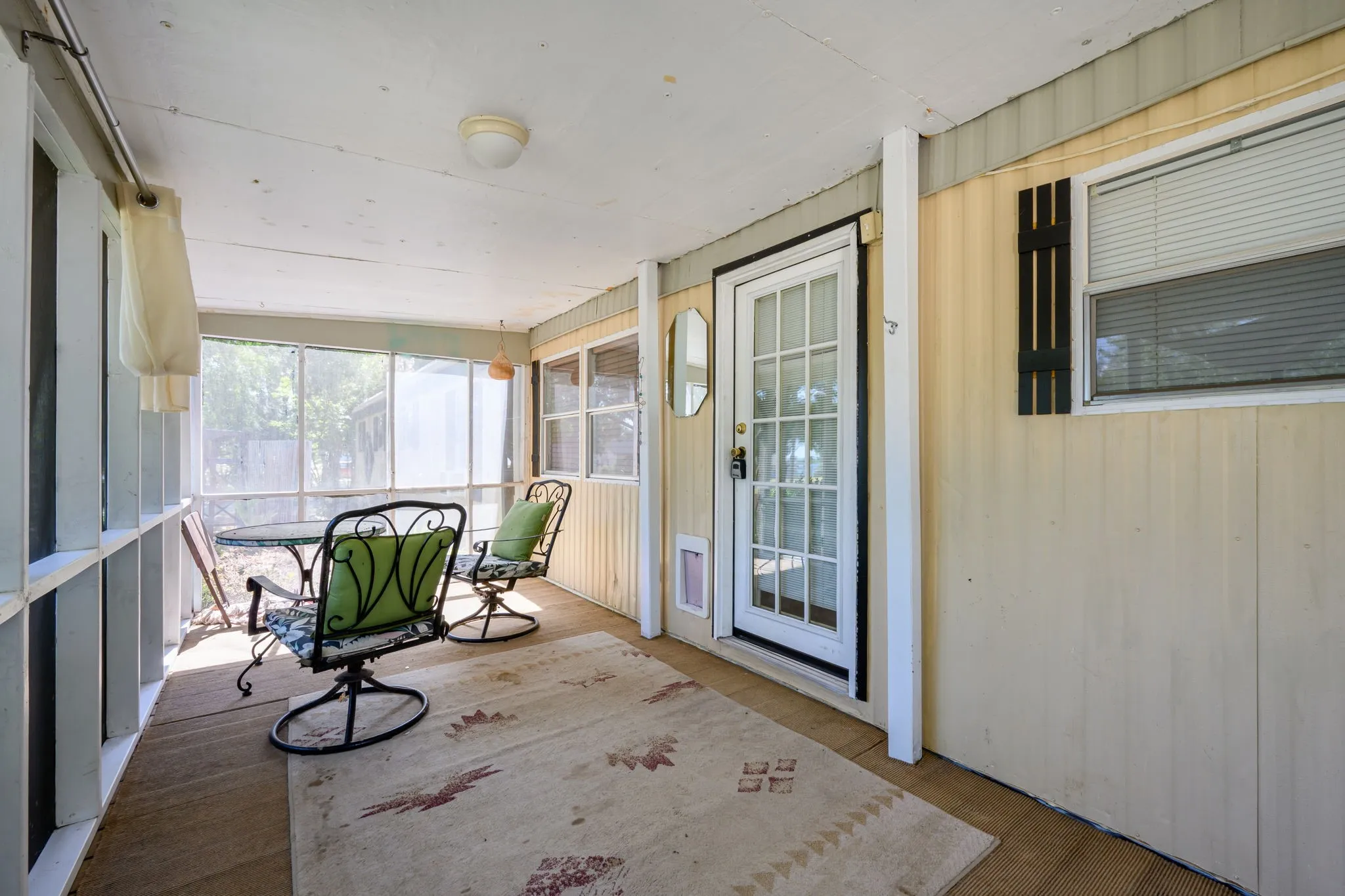 Mobile Home For Sale in Hood County , 1709 E Apache Trail, Granbury, Texas 76048, 2 Bedroom, 2 Bathroom, Garage spaces, 952 Sqft, built in 1977, mls#21389888, Real Estate Agent in Granbury, Homes For Sale in Hood county, Homes For Sale in Granbury, Realtor in Granbury Texas, Real Estate Brokerage Independent Realty Texas, Luminita Cordes Realtor