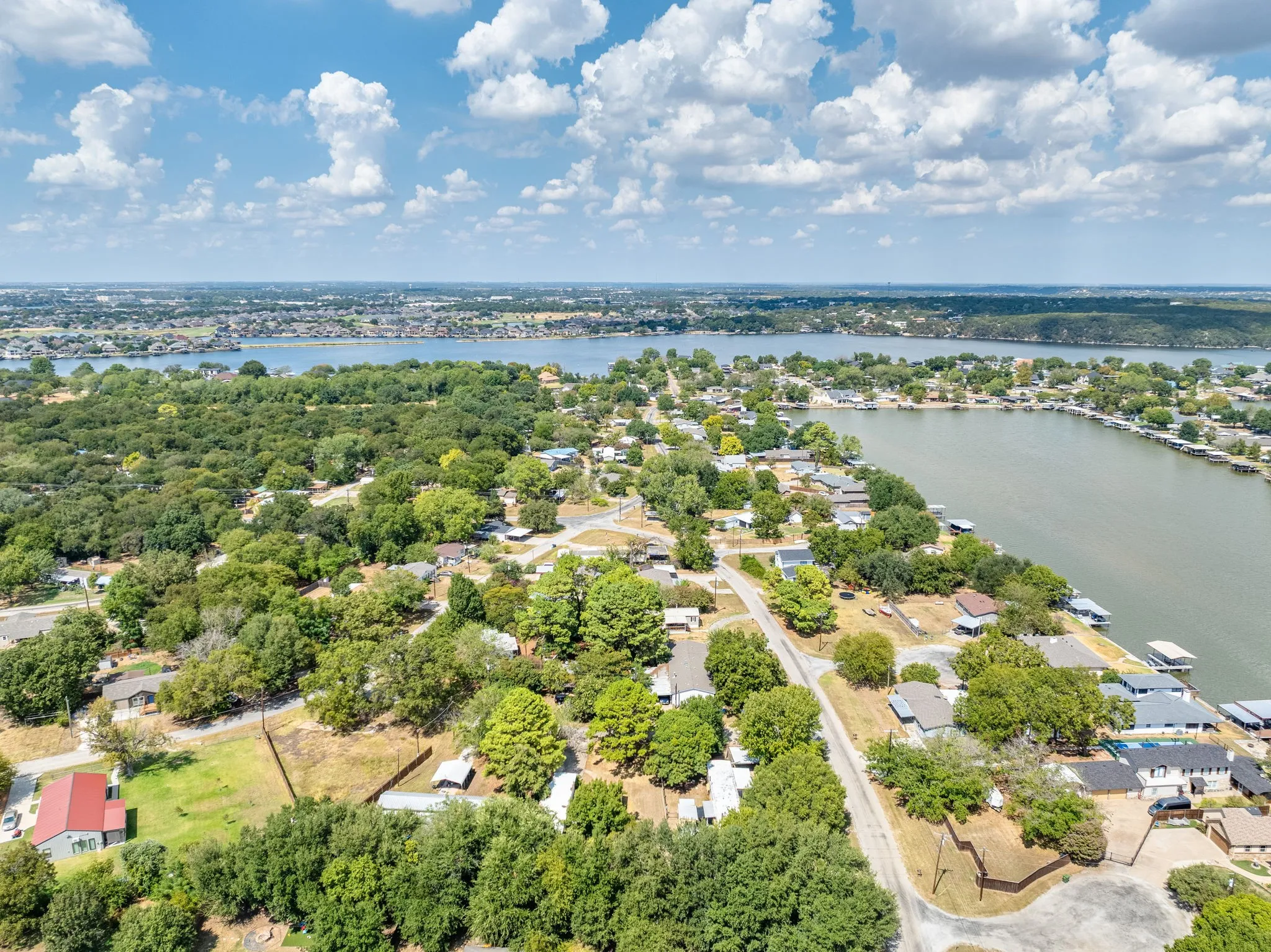 Mobile Home For Sale in Hood County , 1709 E Apache Trail, Granbury, Texas 76048, 2 Bedroom, 2 Bathroom, Garage spaces, 952 Sqft, built in 1977, mls#21389888, Real Estate Agent in Granbury, Homes For Sale in Hood county, Homes For Sale in Granbury, Realtor in Granbury Texas, Real Estate Brokerage Independent Realty Texas, Luminita Cordes Realtor