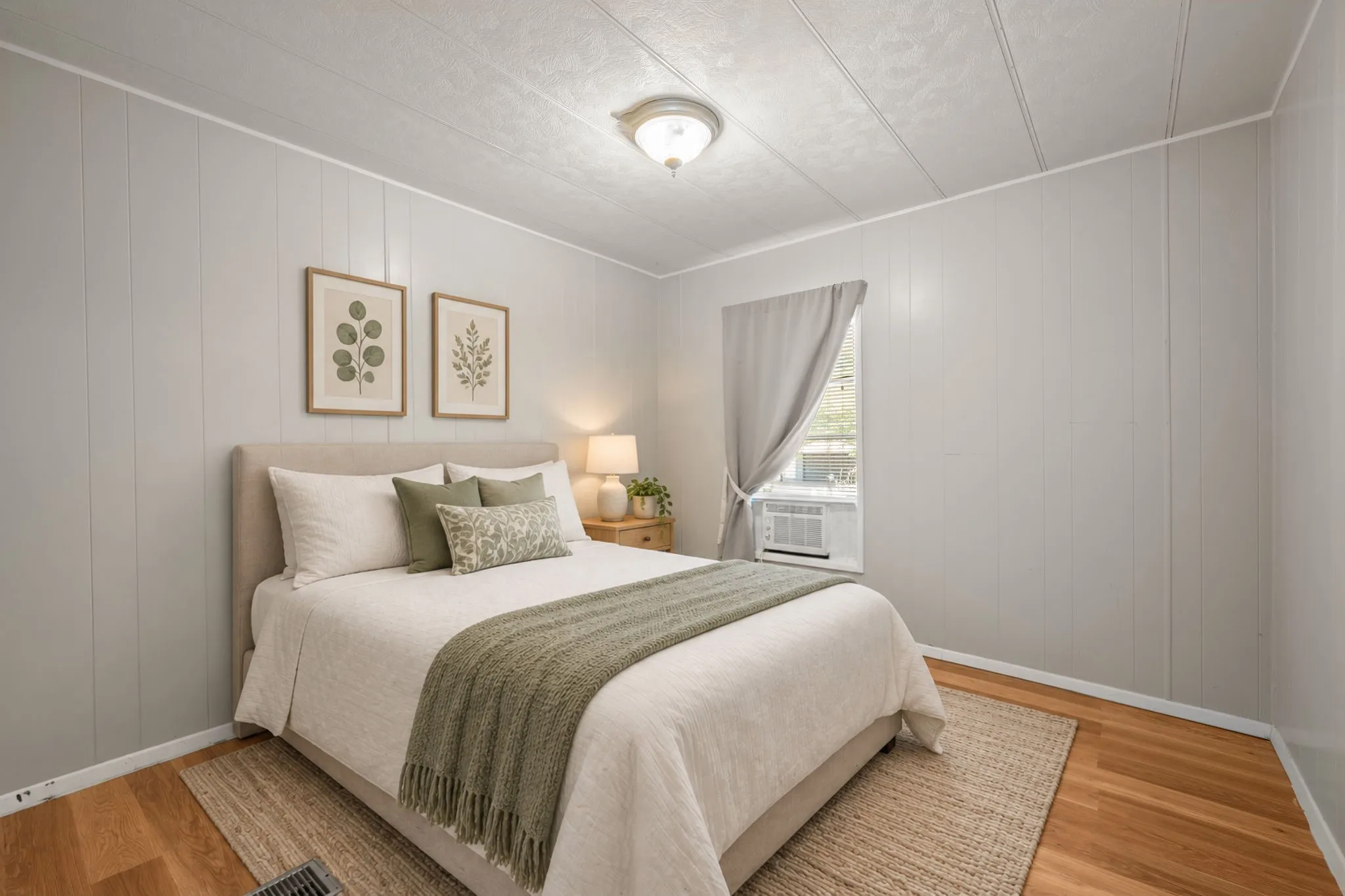 Mobile Home For Sale in Hood County , 1709 E Apache Trail, Granbury, Texas 76048, 2 Bedroom, 2 Bathroom, Garage spaces, 952 Sqft, built in 1977, mls#21389888, Real Estate Agent in Granbury, Homes For Sale in Hood county, Homes For Sale in Granbury, Realtor in Granbury Texas, Real Estate Brokerage Independent Realty Texas, Luminita Cordes Realtor