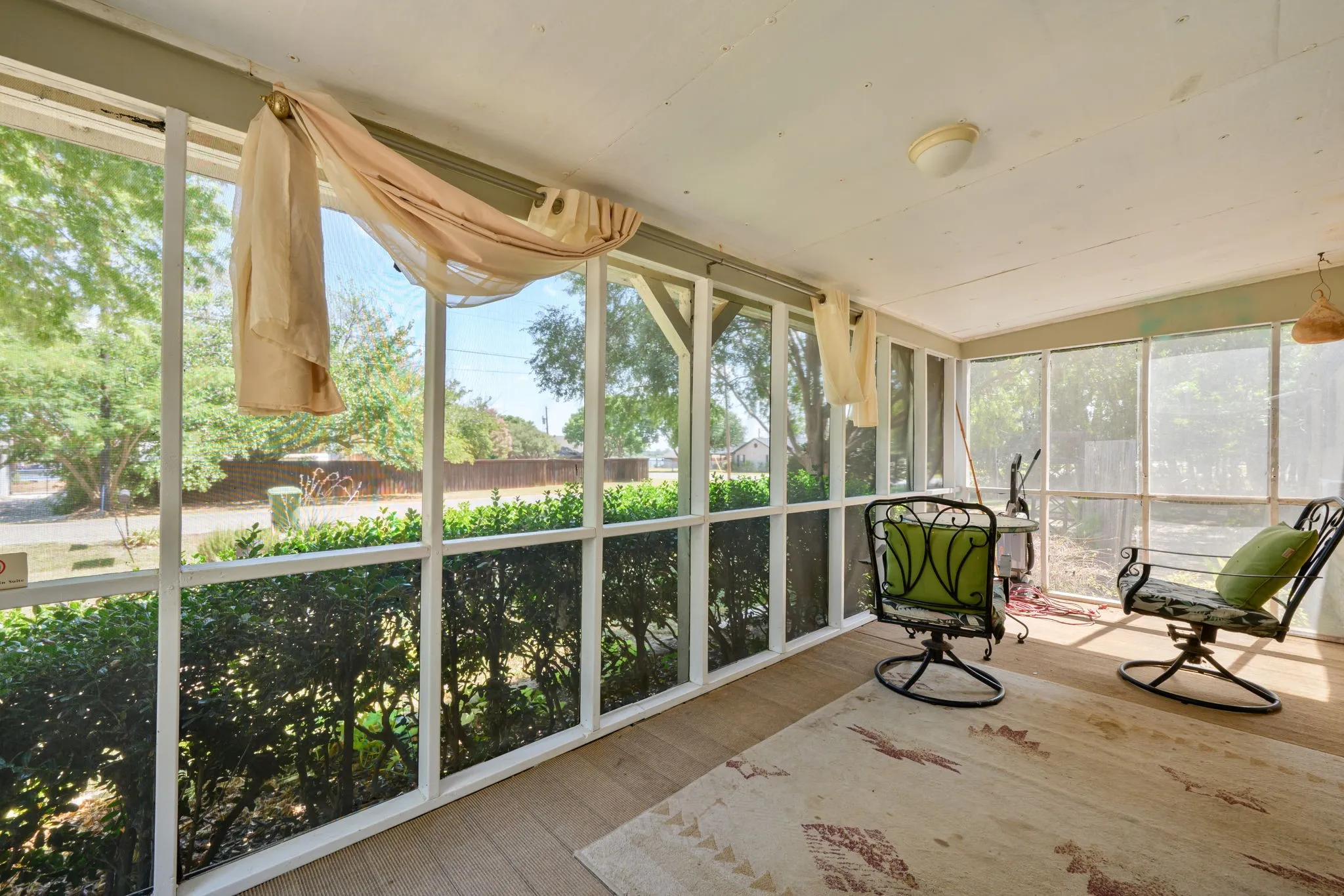 Mobile Home For Sale in Hood County , 1709 E Apache Trail, Granbury, Texas 76048, 2 Bedroom, 2 Bathroom, Garage spaces, 952 Sqft, built in 1977, mls#21389888, Real Estate Agent in Granbury, Homes For Sale in Hood county, Homes For Sale in Granbury, Realtor in Granbury Texas, Real Estate Brokerage Independent Realty Texas, Luminita Cordes Realtor