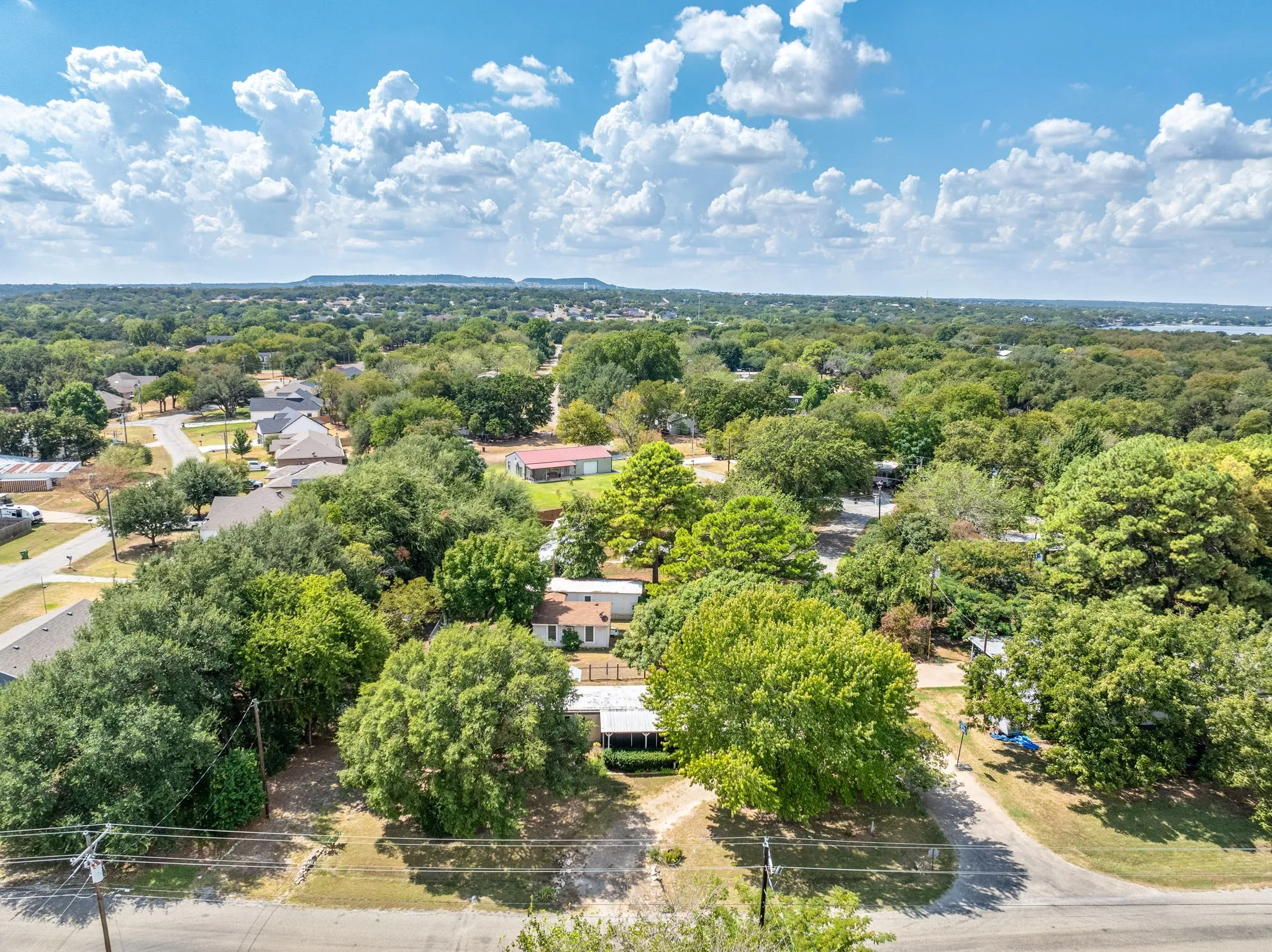 Mobile Home For Sale in Hood County , 1709 E Apache Trail, Granbury, Texas 76048, 2 Bedroom, 2 Bathroom, Garage spaces, 952 Sqft, built in 1977, mls#21389888, Real Estate Agent in Granbury, Homes For Sale in Hood county, Homes For Sale in Granbury, Realtor in Granbury Texas, Real Estate Brokerage Independent Realty Texas, Luminita Cordes Realtor