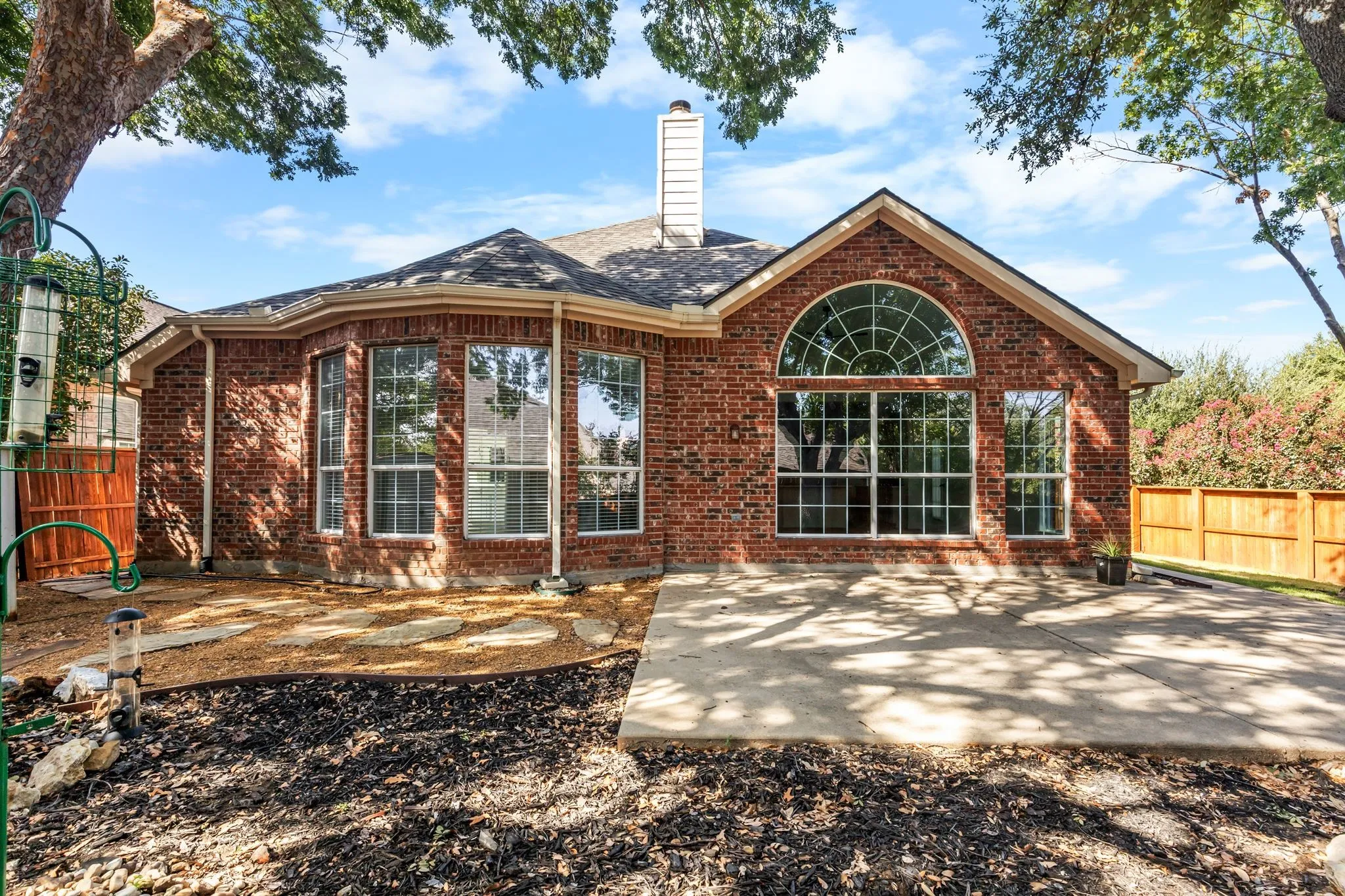 Single Family Residence For Sale in Denton County , 8200 Watson Road, Lantana, Texas 76226, 3 Bedroom, 2 Bathroom, 2 Garage spaces, 2,155 Sqft, built in 2003, mls#21392105, Real Estate Agent in Lantana, Homes For Sale in Denton county, Homes For Sale in Lantana, Realtor in Lantana Texas, Real Estate Brokerage Independent Realty Texas, Luminita Cordes Realtor