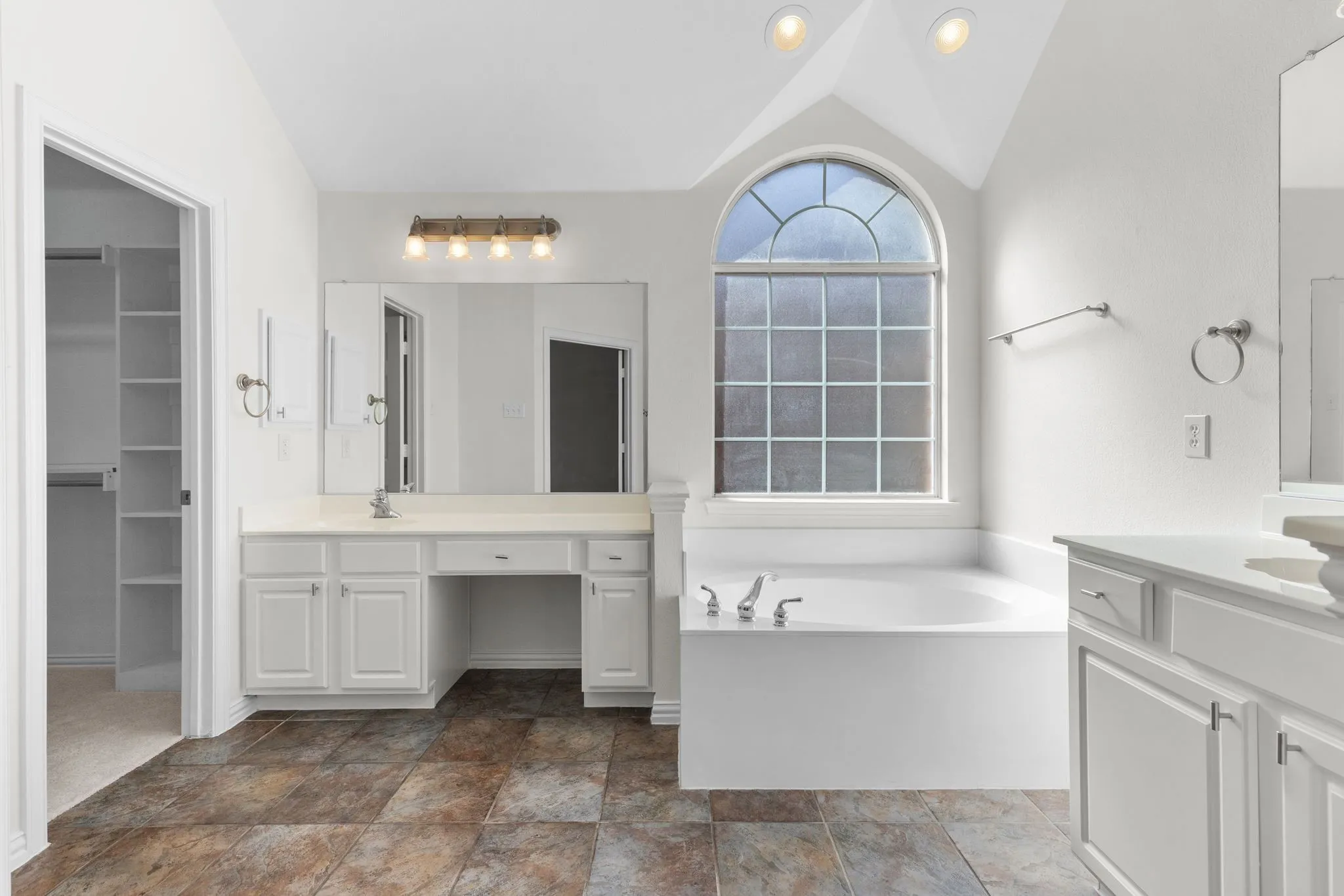 Single Family Residence For Sale in Denton County , 8200 Watson Road, Lantana, Texas 76226, 3 Bedroom, 2 Bathroom, 2 Garage spaces, 2,155 Sqft, built in 2003, mls#21392105, Real Estate Agent in Lantana, Homes For Sale in Denton county, Homes For Sale in Lantana, Realtor in Lantana Texas, Real Estate Brokerage Independent Realty Texas, Luminita Cordes Realtor
