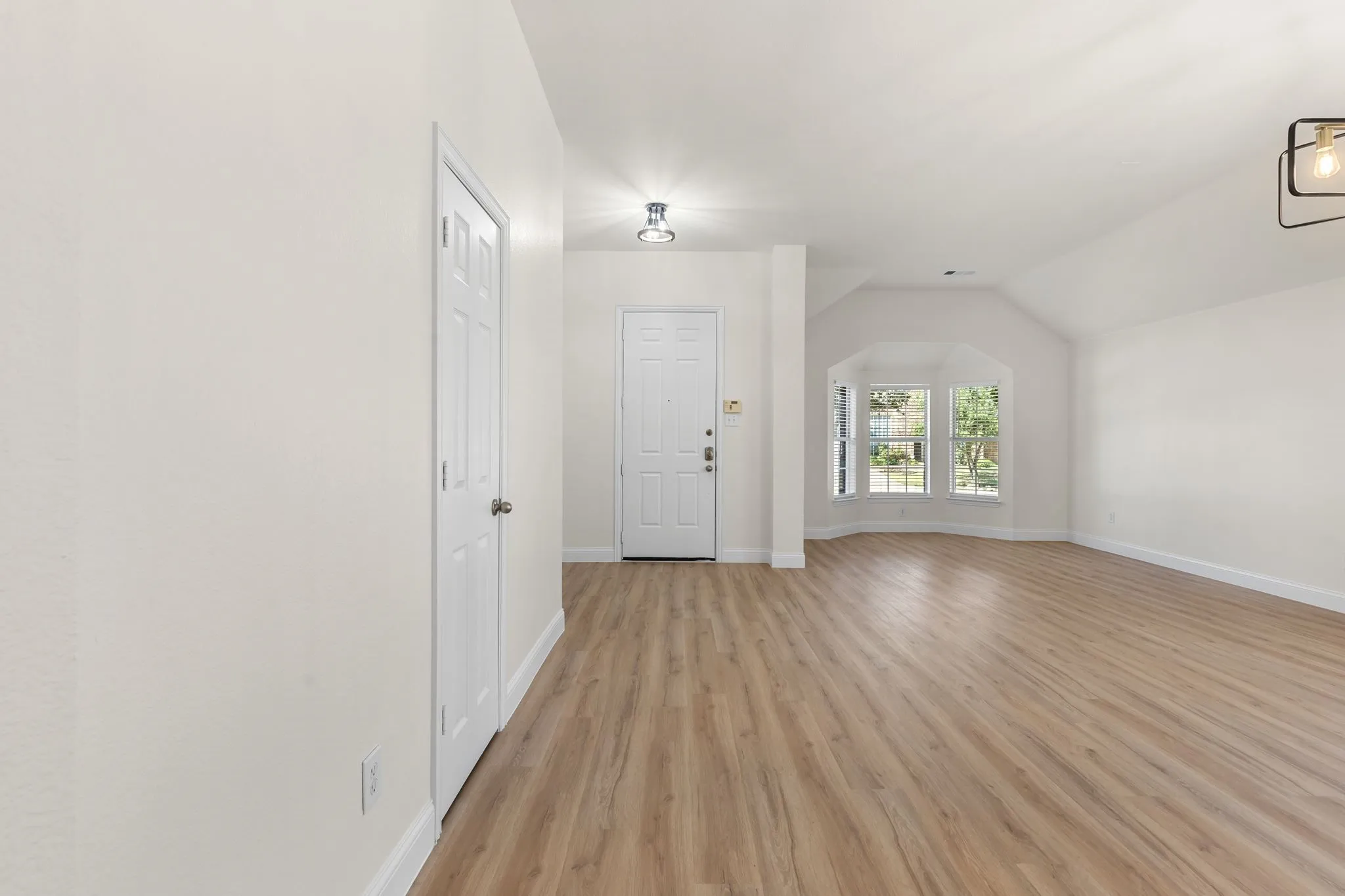 Single Family Residence For Sale in Denton County , 8200 Watson Road, Lantana, Texas 76226, 3 Bedroom, 2 Bathroom, 2 Garage spaces, 2,155 Sqft, built in 2003, mls#21392105, Real Estate Agent in Lantana, Homes For Sale in Denton county, Homes For Sale in Lantana, Realtor in Lantana Texas, Real Estate Brokerage Independent Realty Texas, Luminita Cordes Realtor