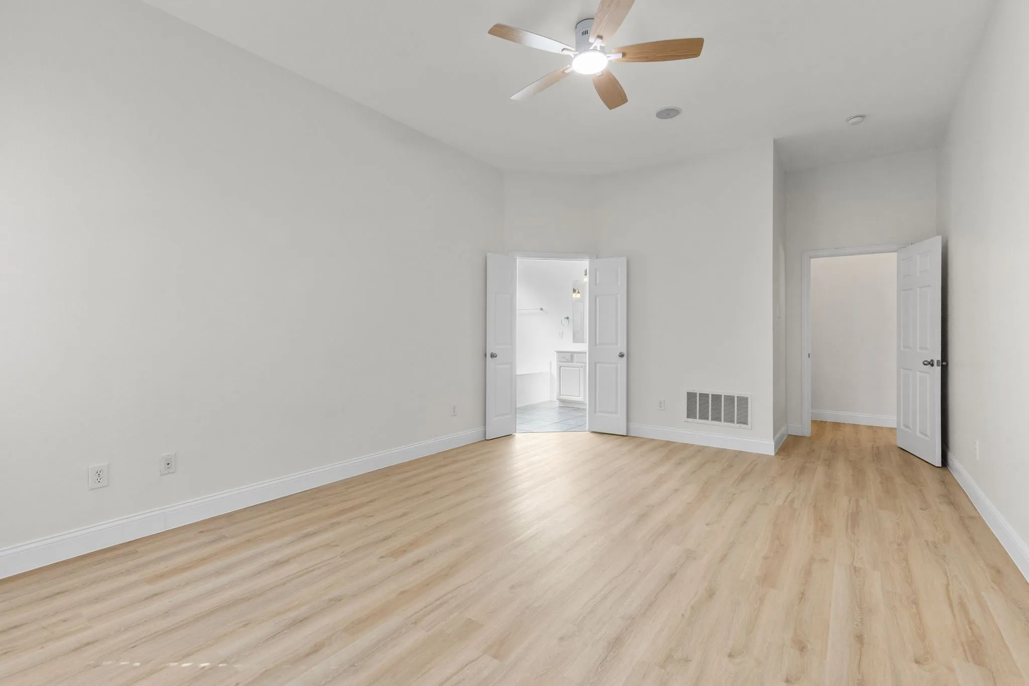 Single Family Residence For Sale in Denton County , 8200 Watson Road, Lantana, Texas 76226, 3 Bedroom, 2 Bathroom, 2 Garage spaces, 2,155 Sqft, built in 2003, mls#21392105, Real Estate Agent in Lantana, Homes For Sale in Denton county, Homes For Sale in Lantana, Realtor in Lantana Texas, Real Estate Brokerage Independent Realty Texas, Luminita Cordes Realtor