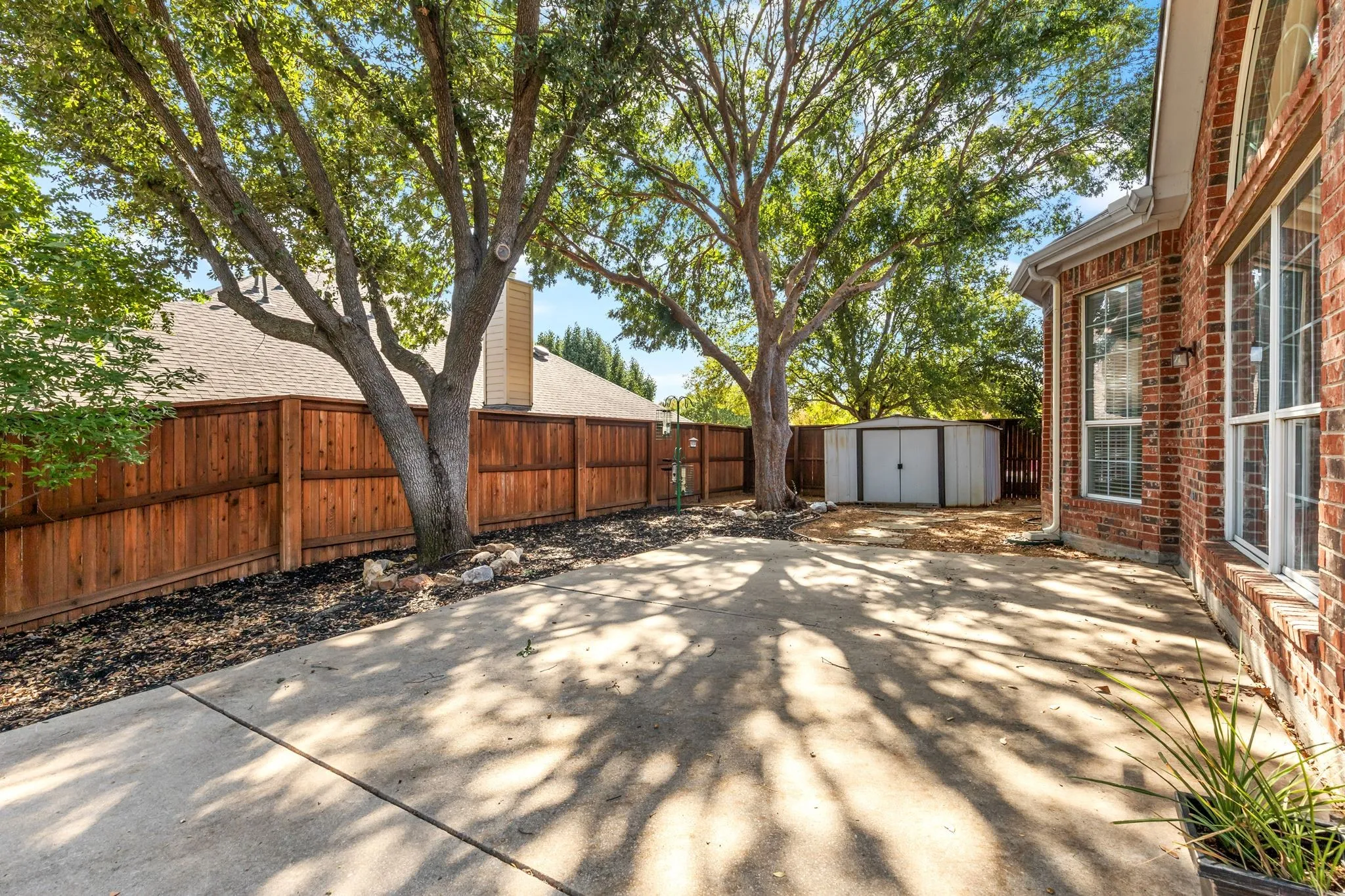 Single Family Residence For Sale in Denton County , 8200 Watson Road, Lantana, Texas 76226, 3 Bedroom, 2 Bathroom, 2 Garage spaces, 2,155 Sqft, built in 2003, mls#21392105, Real Estate Agent in Lantana, Homes For Sale in Denton county, Homes For Sale in Lantana, Realtor in Lantana Texas, Real Estate Brokerage Independent Realty Texas, Luminita Cordes Realtor