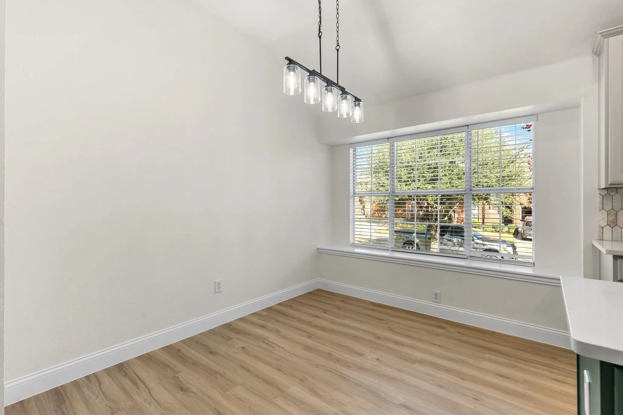 Single Family Residence For Sale in Denton County , 8200 Watson Road, Lantana, Texas 76226, 3 Bedroom, 2 Bathroom, 2 Garage spaces, 2,155 Sqft, built in 2003, mls#21392105, Real Estate Agent in Lantana, Homes For Sale in Denton county, Homes For Sale in Lantana, Realtor in Lantana Texas, Real Estate Brokerage Independent Realty Texas, Luminita Cordes Realtor