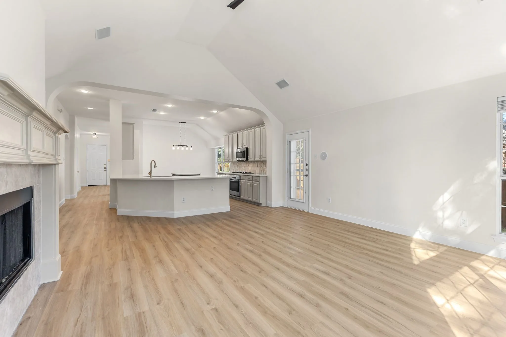 Single Family Residence For Sale in Denton County , 8200 Watson Road, Lantana, Texas 76226, 3 Bedroom, 2 Bathroom, 2 Garage spaces, 2,155 Sqft, built in 2003, mls#21392105, Real Estate Agent in Lantana, Homes For Sale in Denton county, Homes For Sale in Lantana, Realtor in Lantana Texas, Real Estate Brokerage Independent Realty Texas, Luminita Cordes Realtor