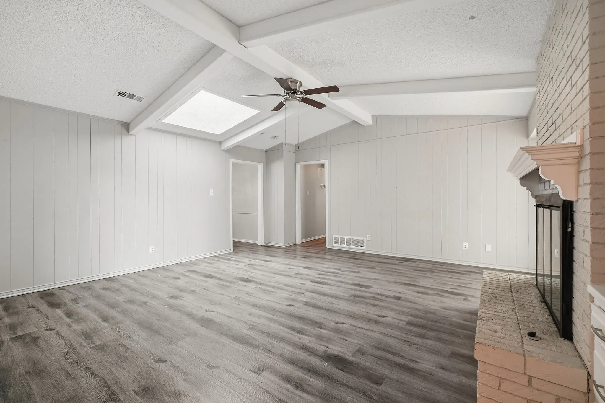 Single Family Residence For Sale in Dallas County , 316 Ray Avenue, De Soto, Texas 75115, 3 Bedroom, 2 Bathroom, 2 Garage spaces, 1,796 Sqft, built in 1969, mls#21392470, Real Estate Agent in De Soto, Homes For Sale in Dallas county, Homes For Sale in De Soto, Realtor in De Soto Texas, Real Estate Brokerage Independent Realty Texas, Luminita Cordes Realtor