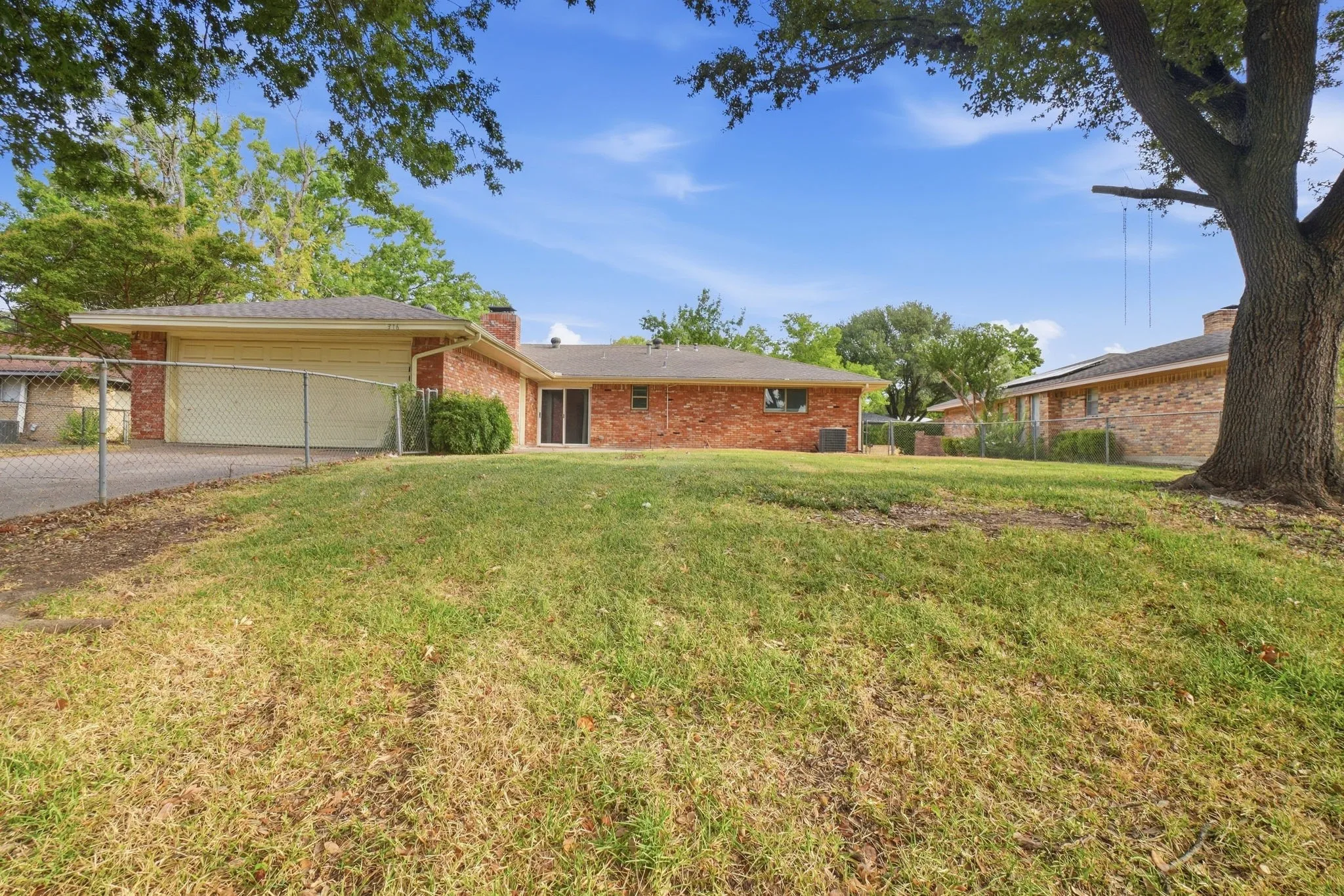 Single Family Residence For Sale in Dallas County , 316 Ray Avenue, De Soto, Texas 75115, 3 Bedroom, 2 Bathroom, 2 Garage spaces, 1,796 Sqft, built in 1969, mls#21392470, Real Estate Agent in De Soto, Homes For Sale in Dallas county, Homes For Sale in De Soto, Realtor in De Soto Texas, Real Estate Brokerage Independent Realty Texas, Luminita Cordes Realtor