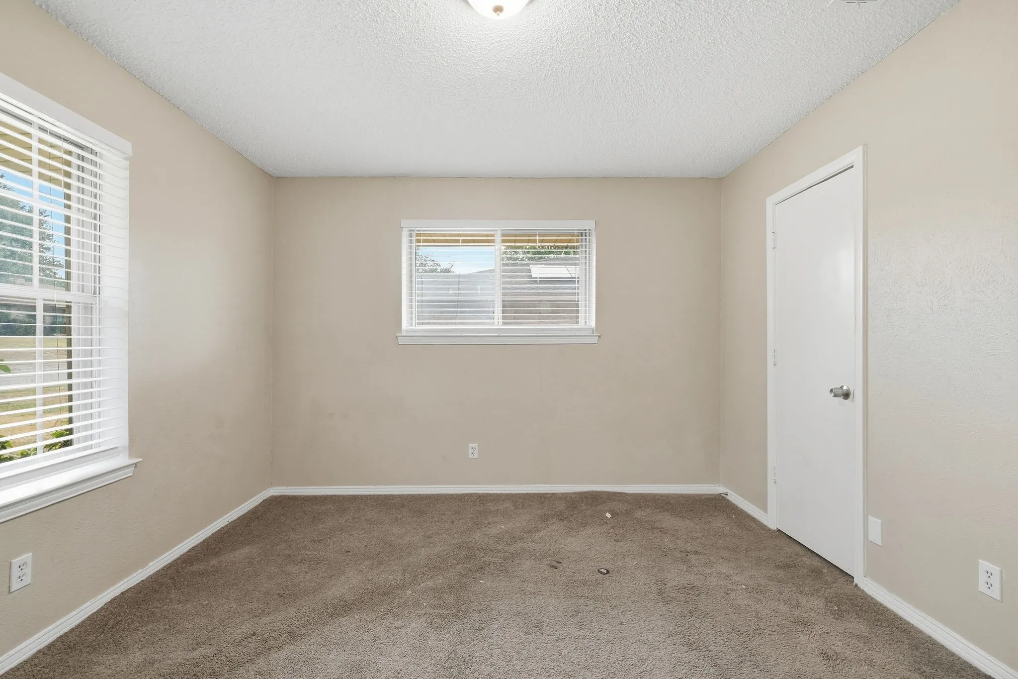Single Family Residence For Sale in Dallas County , 316 Ray Avenue, De Soto, Texas 75115, 3 Bedroom, 2 Bathroom, 2 Garage spaces, 1,796 Sqft, built in 1969, mls#21392470, Real Estate Agent in De Soto, Homes For Sale in Dallas county, Homes For Sale in De Soto, Realtor in De Soto Texas, Real Estate Brokerage Independent Realty Texas, Luminita Cordes Realtor