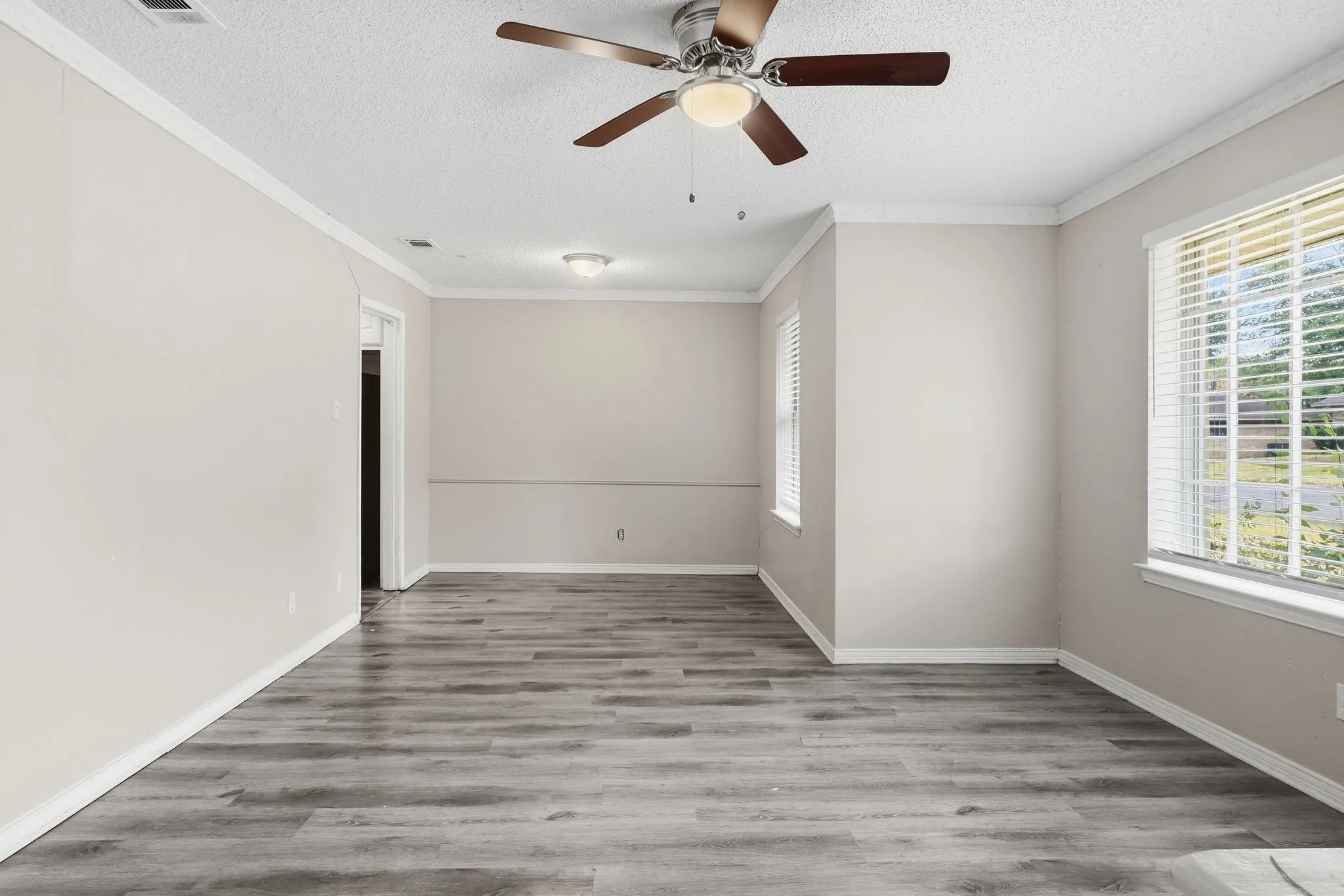 Single Family Residence For Sale in Dallas County , 316 Ray Avenue, De Soto, Texas 75115, 3 Bedroom, 2 Bathroom, 2 Garage spaces, 1,796 Sqft, built in 1969, mls#21392470, Real Estate Agent in De Soto, Homes For Sale in Dallas county, Homes For Sale in De Soto, Realtor in De Soto Texas, Real Estate Brokerage Independent Realty Texas, Luminita Cordes Realtor