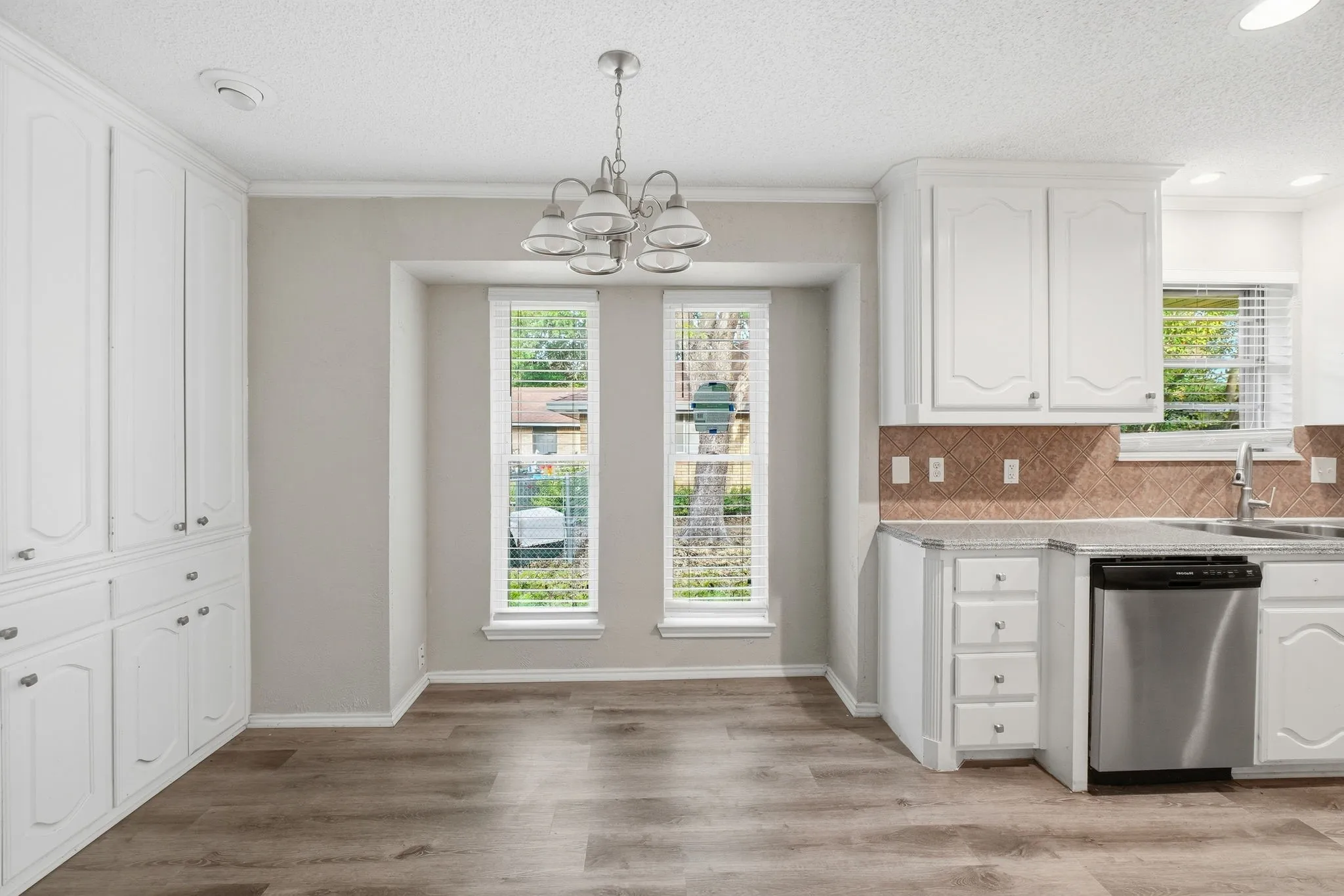Single Family Residence For Sale in Dallas County , 316 Ray Avenue, De Soto, Texas 75115, 3 Bedroom, 2 Bathroom, 2 Garage spaces, 1,796 Sqft, built in 1969, mls#21392470, Real Estate Agent in De Soto, Homes For Sale in Dallas county, Homes For Sale in De Soto, Realtor in De Soto Texas, Real Estate Brokerage Independent Realty Texas, Luminita Cordes Realtor