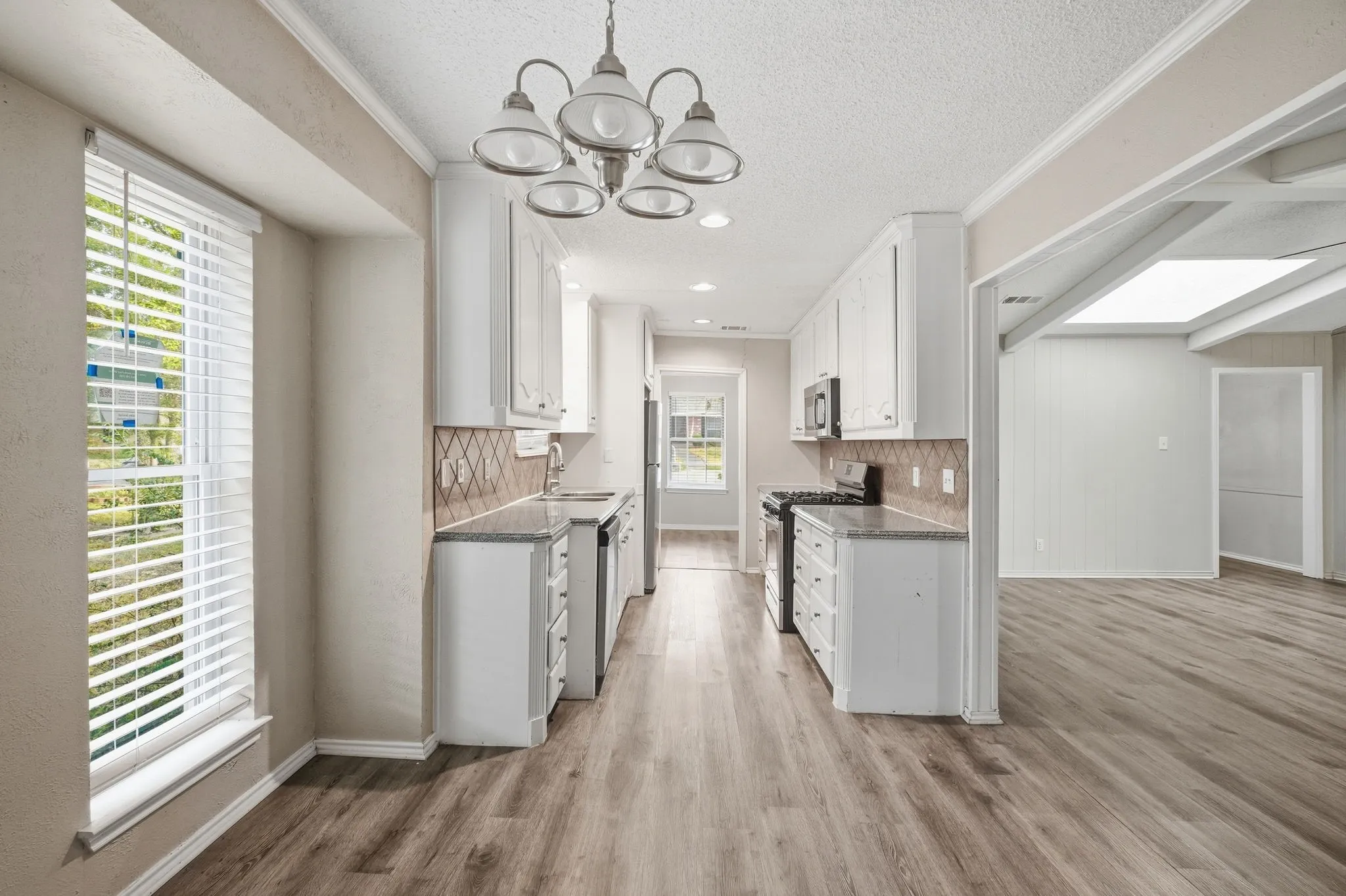 Single Family Residence For Sale in Dallas County , 316 Ray Avenue, De Soto, Texas 75115, 3 Bedroom, 2 Bathroom, 2 Garage spaces, 1,796 Sqft, built in 1969, mls#21392470, Real Estate Agent in De Soto, Homes For Sale in Dallas county, Homes For Sale in De Soto, Realtor in De Soto Texas, Real Estate Brokerage Independent Realty Texas, Luminita Cordes Realtor