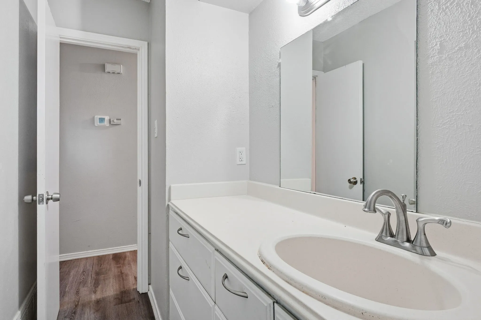 Single Family Residence For Sale in Dallas County , 316 Ray Avenue, De Soto, Texas 75115, 3 Bedroom, 2 Bathroom, 2 Garage spaces, 1,796 Sqft, built in 1969, mls#21392470, Real Estate Agent in De Soto, Homes For Sale in Dallas county, Homes For Sale in De Soto, Realtor in De Soto Texas, Real Estate Brokerage Independent Realty Texas, Luminita Cordes Realtor