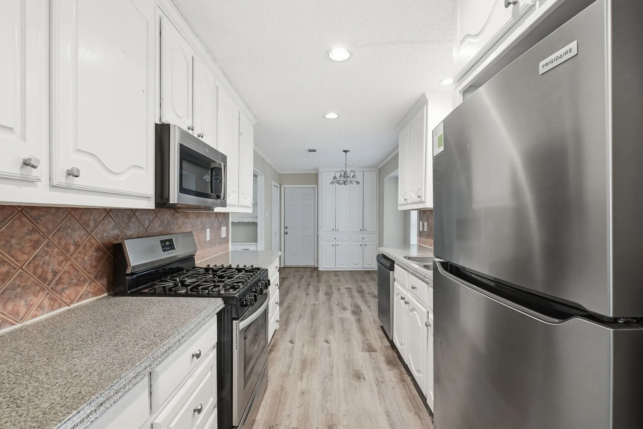 Single Family Residence For Sale in Dallas County , 316 Ray Avenue, De Soto, Texas 75115, 3 Bedroom, 2 Bathroom, 2 Garage spaces, 1,796 Sqft, built in 1969, mls#21392470, Real Estate Agent in De Soto, Homes For Sale in Dallas county, Homes For Sale in De Soto, Realtor in De Soto Texas, Real Estate Brokerage Independent Realty Texas, Luminita Cordes Realtor