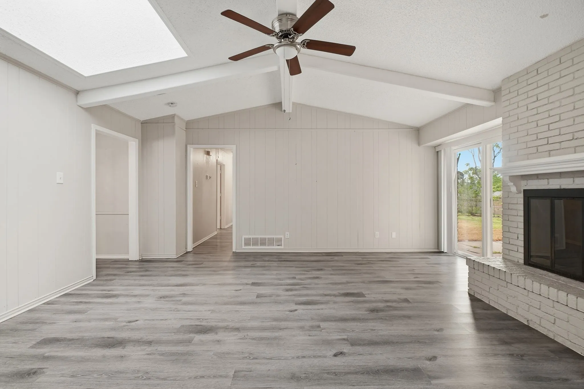 Single Family Residence For Sale in Dallas County , 316 Ray Avenue, De Soto, Texas 75115, 3 Bedroom, 2 Bathroom, 2 Garage spaces, 1,796 Sqft, built in 1969, mls#21392470, Real Estate Agent in De Soto, Homes For Sale in Dallas county, Homes For Sale in De Soto, Realtor in De Soto Texas, Real Estate Brokerage Independent Realty Texas, Luminita Cordes Realtor