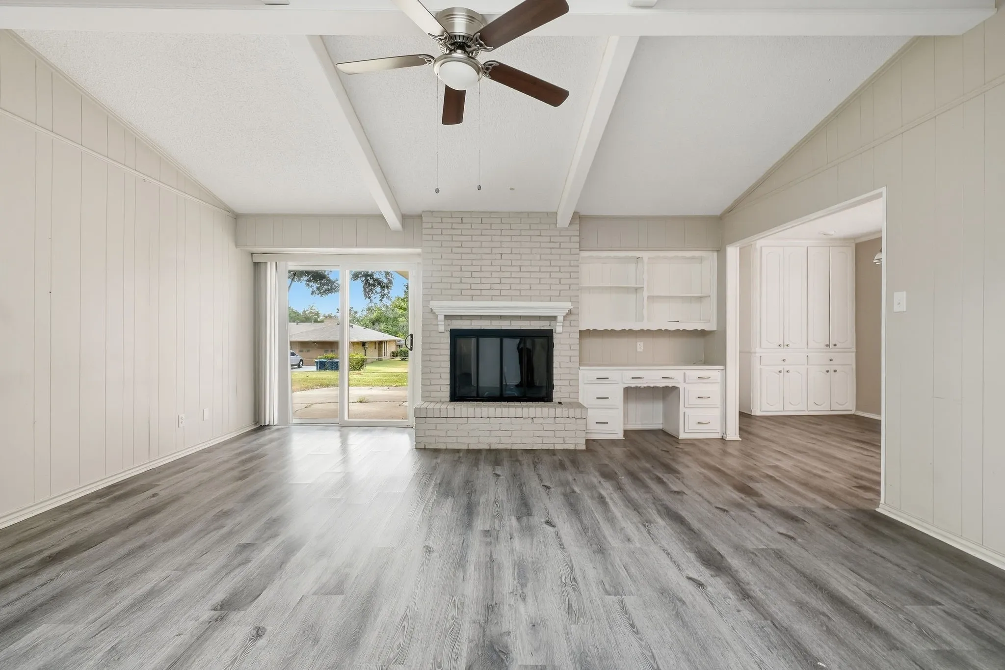 Single Family Residence For Sale in Dallas County , 316 Ray Avenue, De Soto, Texas 75115, 3 Bedroom, 2 Bathroom, 2 Garage spaces, 1,796 Sqft, built in 1969, mls#21392470, Real Estate Agent in De Soto, Homes For Sale in Dallas county, Homes For Sale in De Soto, Realtor in De Soto Texas, Real Estate Brokerage Independent Realty Texas, Luminita Cordes Realtor