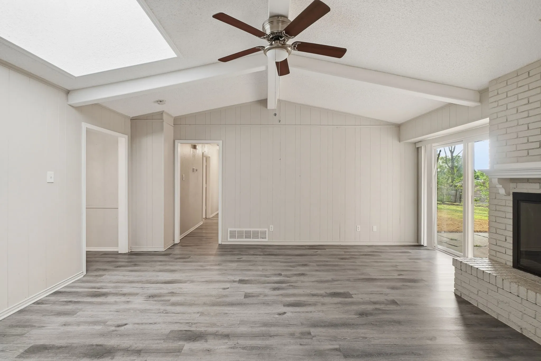 Single Family Residence For Sale in Dallas County , 316 Ray Avenue, De Soto, Texas 75115, 3 Bedroom, 2 Bathroom, 2 Garage spaces, 1,796 Sqft, built in 1969, mls#21392470, Real Estate Agent in De Soto, Homes For Sale in Dallas county, Homes For Sale in De Soto, Realtor in De Soto Texas, Real Estate Brokerage Independent Realty Texas, Luminita Cordes Realtor