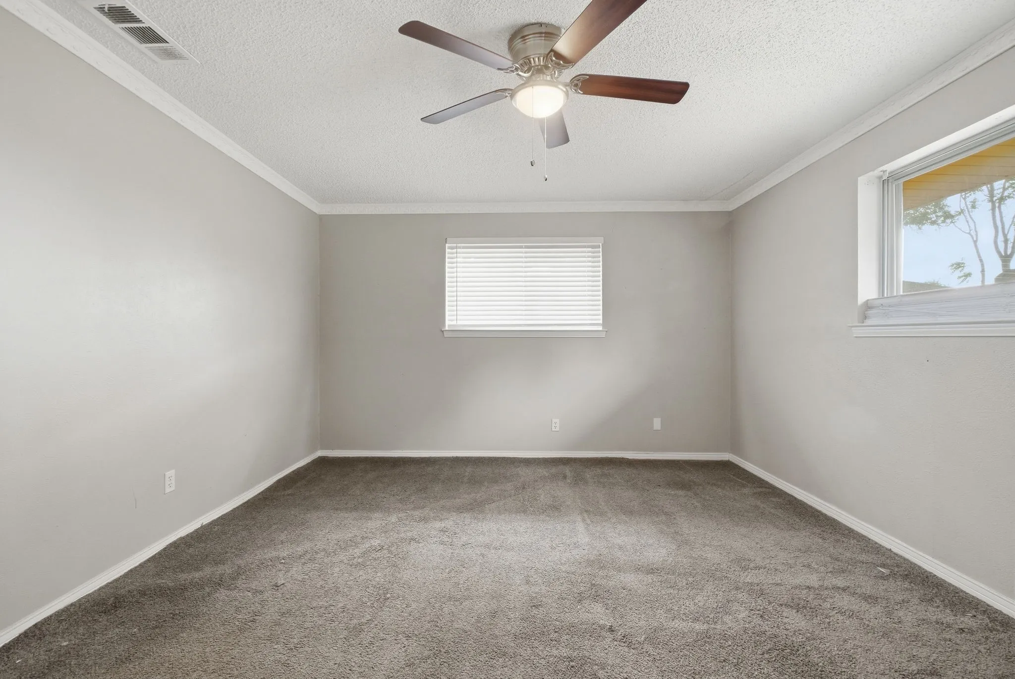 Single Family Residence For Sale in Dallas County , 316 Ray Avenue, De Soto, Texas 75115, 3 Bedroom, 2 Bathroom, 2 Garage spaces, 1,796 Sqft, built in 1969, mls#21392470, Real Estate Agent in De Soto, Homes For Sale in Dallas county, Homes For Sale in De Soto, Realtor in De Soto Texas, Real Estate Brokerage Independent Realty Texas, Luminita Cordes Realtor
