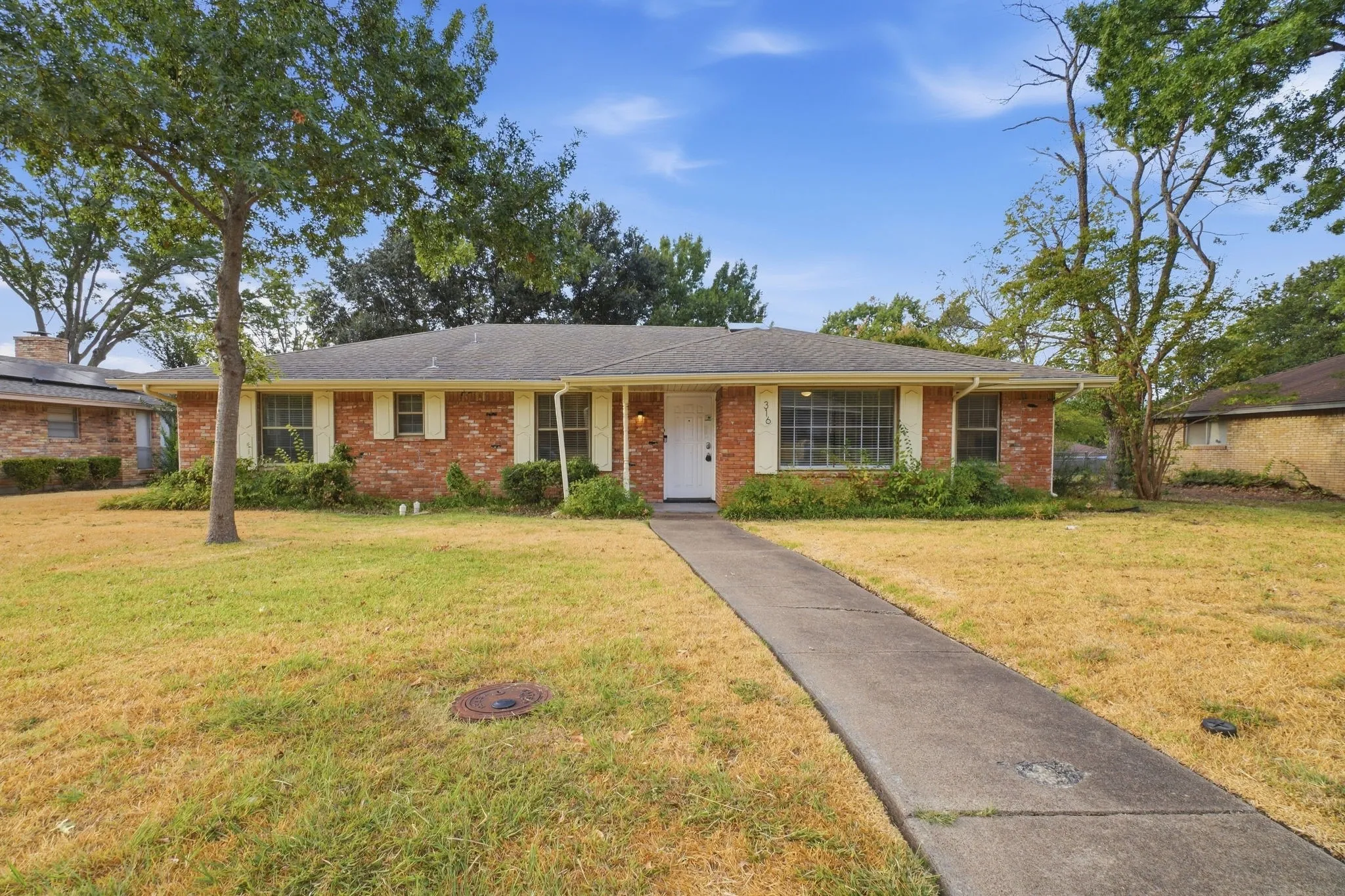Single Family Residence For Sale in Dallas County , 316 Ray Avenue, De Soto, Texas 75115, 3 Bedroom, 2 Bathroom, 2 Garage spaces, 1,796 Sqft, built in 1969, mls#21392470, Real Estate Agent in De Soto, Homes For Sale in Dallas county, Homes For Sale in De Soto, Realtor in De Soto Texas, Real Estate Brokerage Independent Realty Texas, Luminita Cordes Realtor