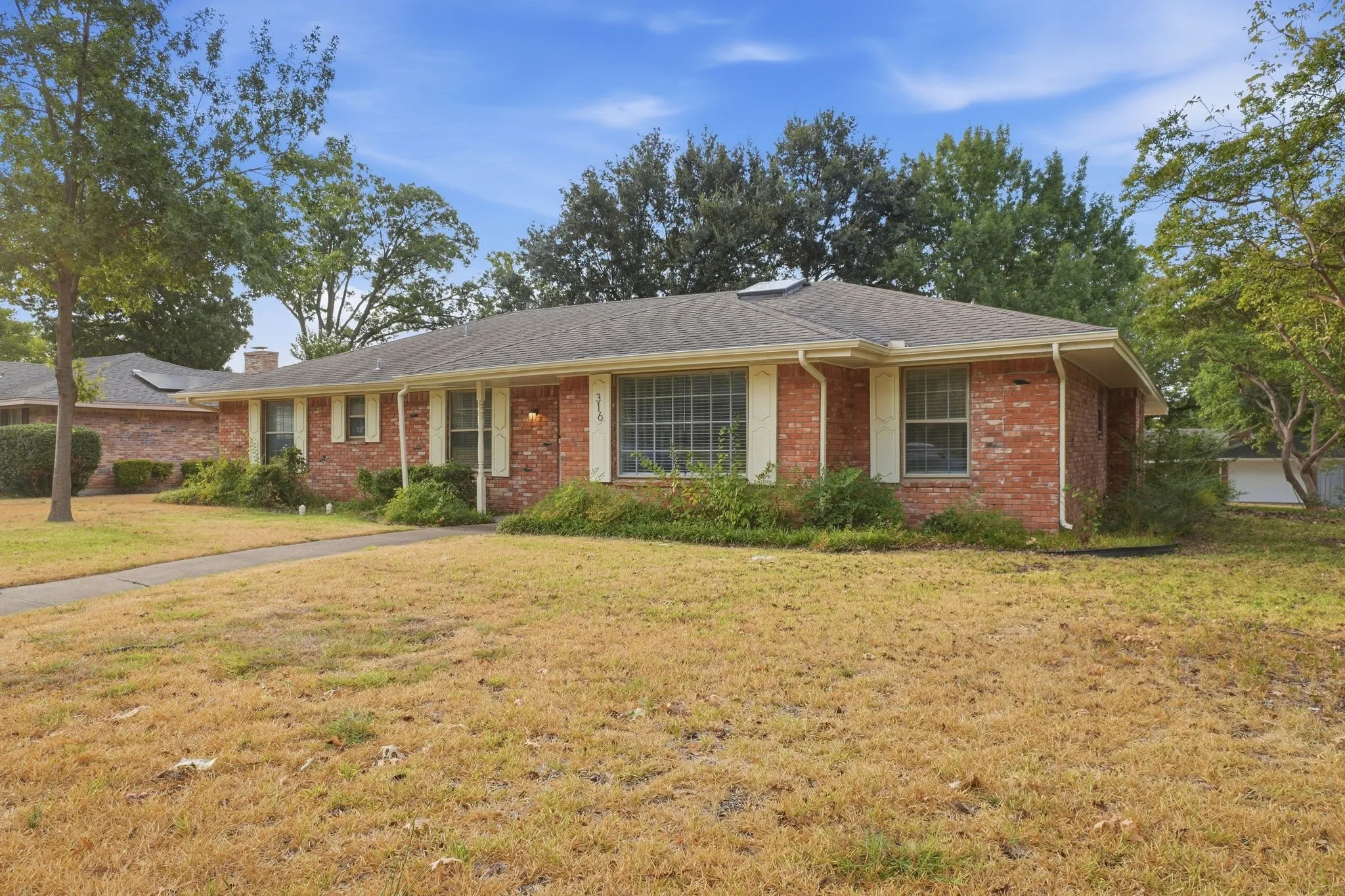 Single Family Residence For Sale in Dallas County , 316 Ray Avenue, De Soto, Texas 75115, 3 Bedroom, 2 Bathroom, 2 Garage spaces, 1,796 Sqft, built in 1969, mls#21392470, Real Estate Agent in De Soto, Homes For Sale in Dallas county, Homes For Sale in De Soto, Realtor in De Soto Texas, Real Estate Brokerage Independent Realty Texas, Luminita Cordes Realtor