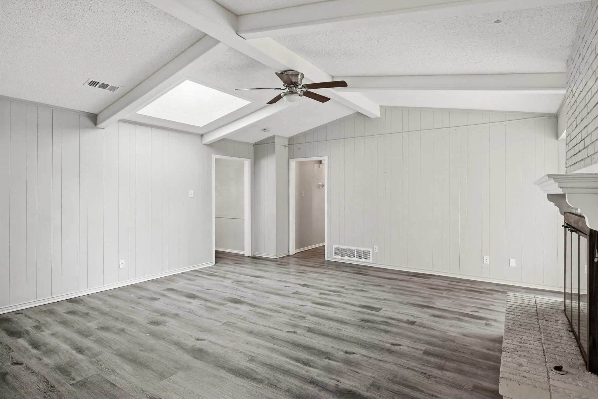 Single Family Residence For Sale in Dallas County , 316 Ray Avenue, De Soto, Texas 75115, 3 Bedroom, 2 Bathroom, 2 Garage spaces, 1,796 Sqft, built in 1969, mls#21392470, Real Estate Agent in De Soto, Homes For Sale in Dallas county, Homes For Sale in De Soto, Realtor in De Soto Texas, Real Estate Brokerage Independent Realty Texas, Luminita Cordes Realtor