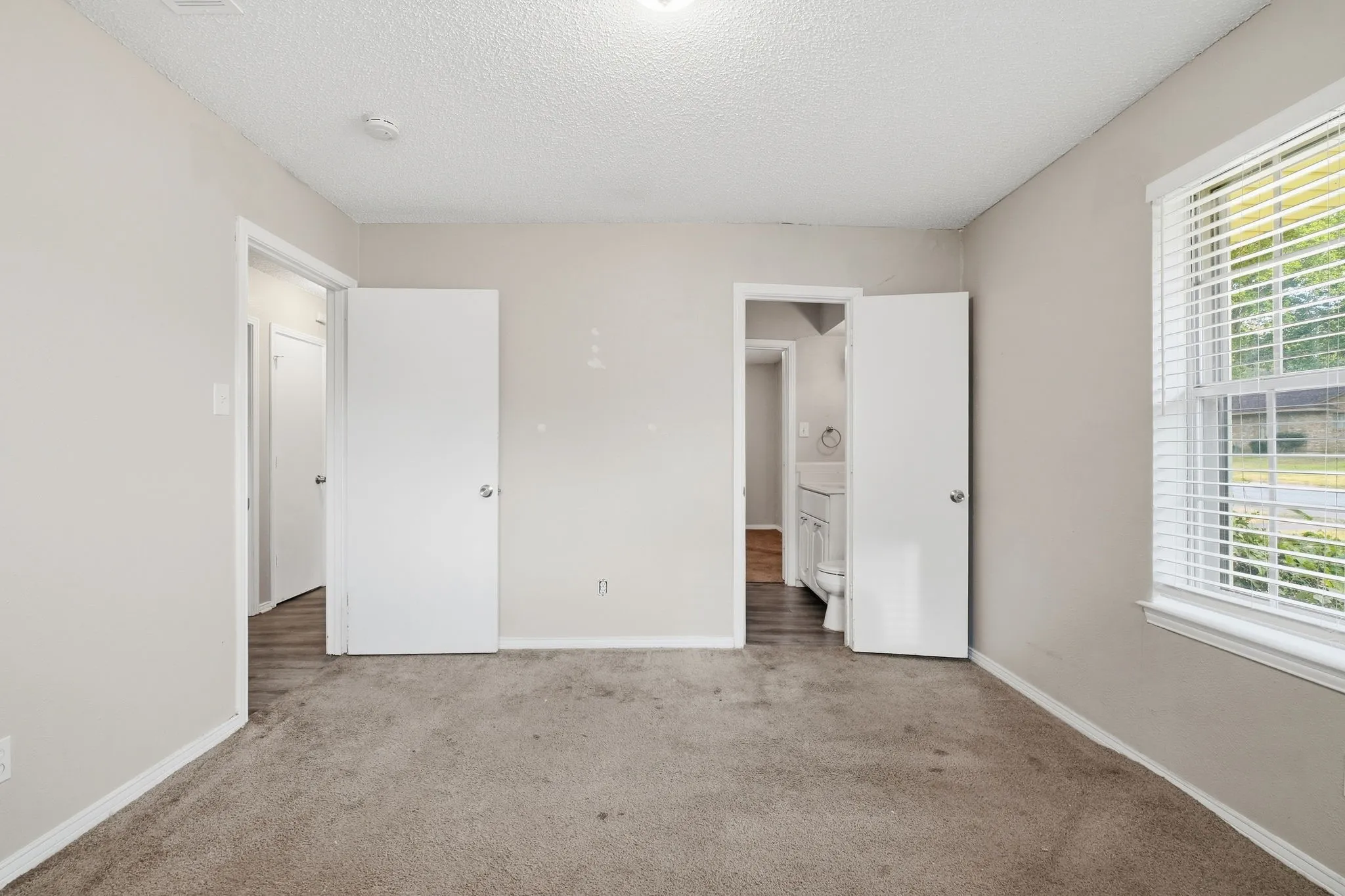 Single Family Residence For Sale in Dallas County , 316 Ray Avenue, De Soto, Texas 75115, 3 Bedroom, 2 Bathroom, 2 Garage spaces, 1,796 Sqft, built in 1969, mls#21392470, Real Estate Agent in De Soto, Homes For Sale in Dallas county, Homes For Sale in De Soto, Realtor in De Soto Texas, Real Estate Brokerage Independent Realty Texas, Luminita Cordes Realtor