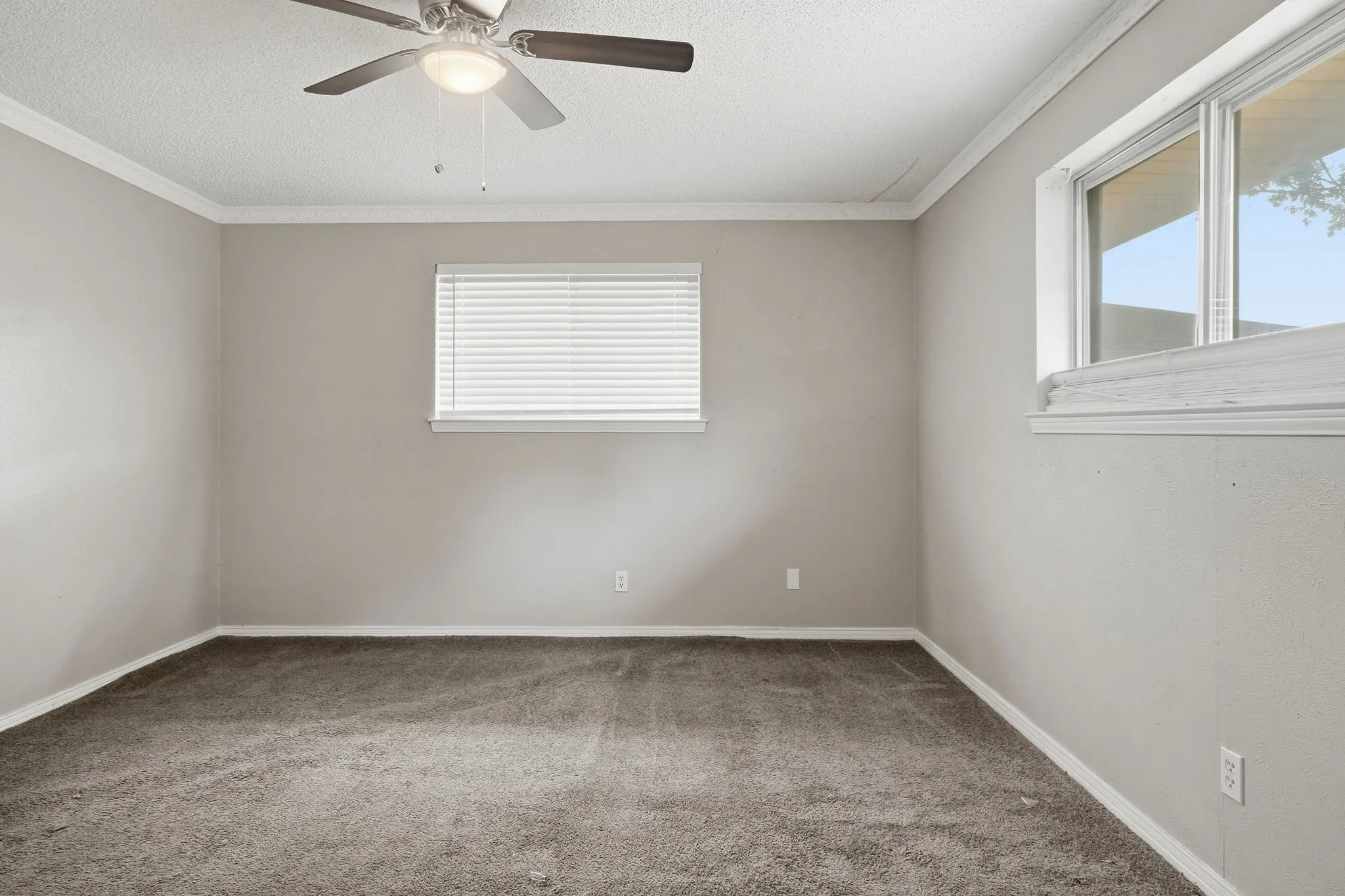 Single Family Residence For Sale in Dallas County , 316 Ray Avenue, De Soto, Texas 75115, 3 Bedroom, 2 Bathroom, 2 Garage spaces, 1,796 Sqft, built in 1969, mls#21392470, Real Estate Agent in De Soto, Homes For Sale in Dallas county, Homes For Sale in De Soto, Realtor in De Soto Texas, Real Estate Brokerage Independent Realty Texas, Luminita Cordes Realtor