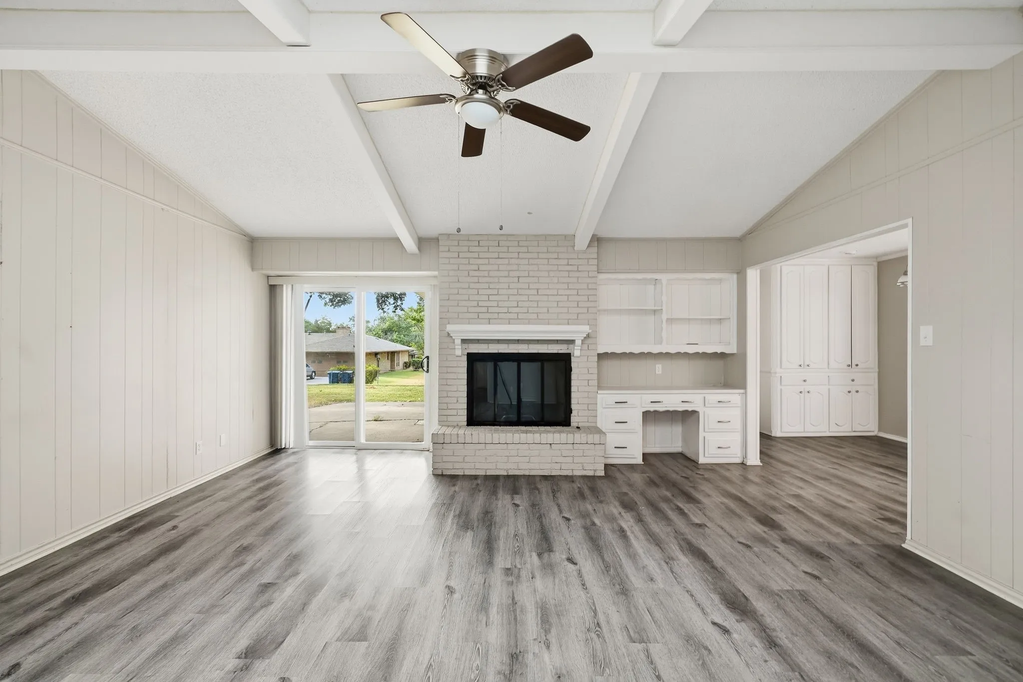 Single Family Residence For Sale in Dallas County , 316 Ray Avenue, De Soto, Texas 75115, 3 Bedroom, 2 Bathroom, 2 Garage spaces, 1,796 Sqft, built in 1969, mls#21392470, Real Estate Agent in De Soto, Homes For Sale in Dallas county, Homes For Sale in De Soto, Realtor in De Soto Texas, Real Estate Brokerage Independent Realty Texas, Luminita Cordes Realtor