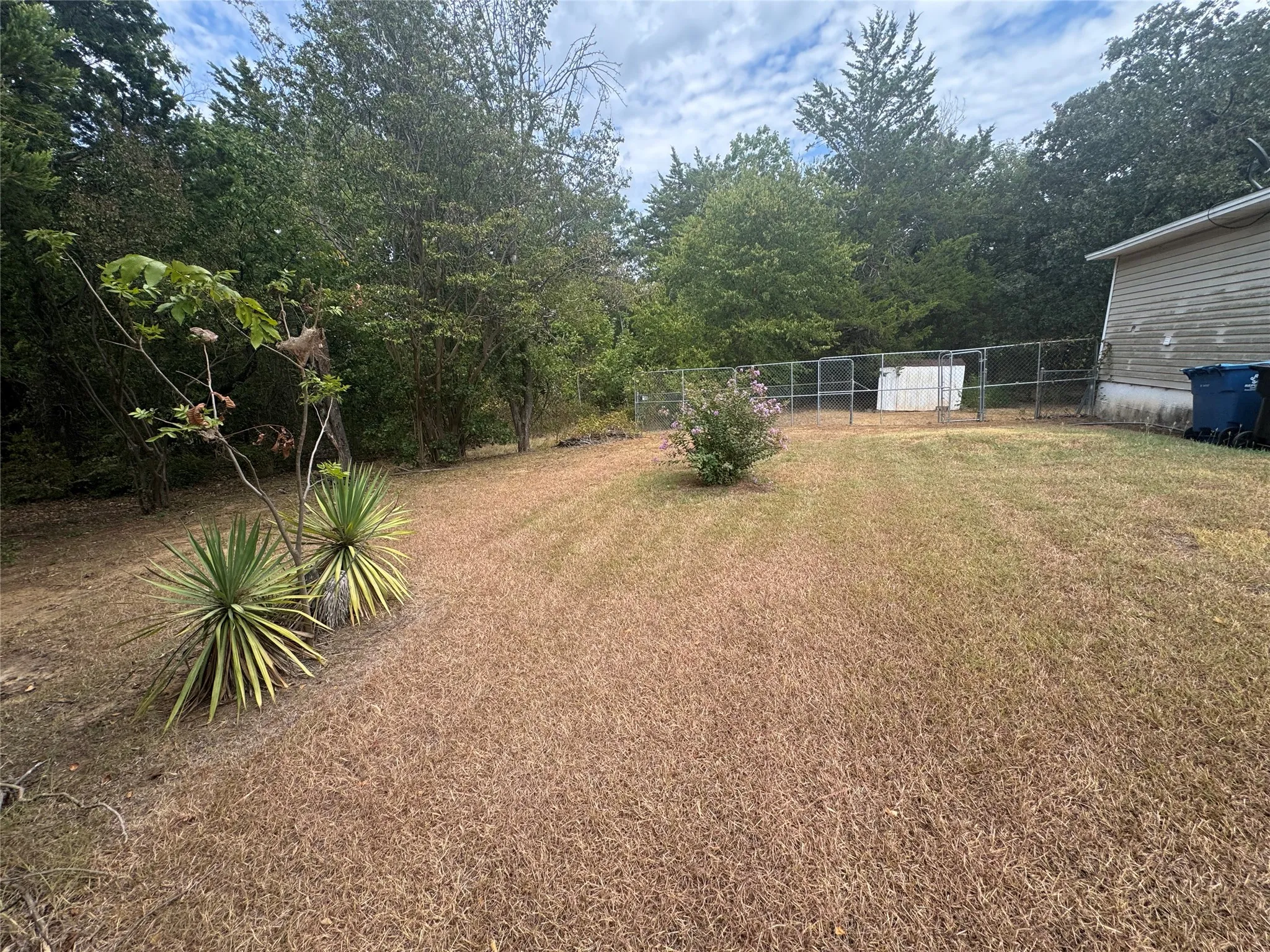 Single Family Residence For Sale in Grayson County , 1200 Park Drive, Denison, Texas 75020, 2 Bedroom, 1 Bathroom, 1 Garage spaces, 840 Sqft, built in 1960, mls#21392281, Real Estate Agent in Denison, Homes For Sale in Grayson county, Homes For Sale in Denison, Realtor in Denison Texas, Real Estate Brokerage Independent Realty Texas, Luminita Cordes Realtor