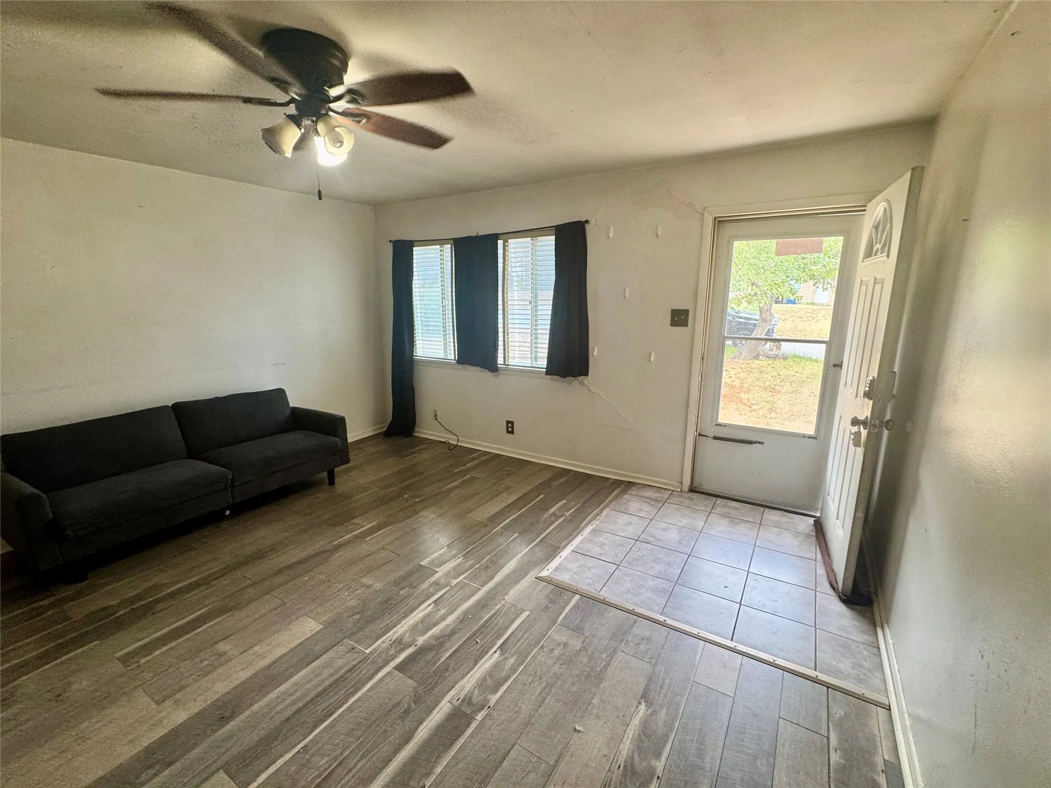 Single Family Residence For Sale in Grayson County , 1200 Park Drive, Denison, Texas 75020, 2 Bedroom, 1 Bathroom, 1 Garage spaces, 840 Sqft, built in 1960, mls#21392281, Real Estate Agent in Denison, Homes For Sale in Grayson county, Homes For Sale in Denison, Realtor in Denison Texas, Real Estate Brokerage Independent Realty Texas, Luminita Cordes Realtor