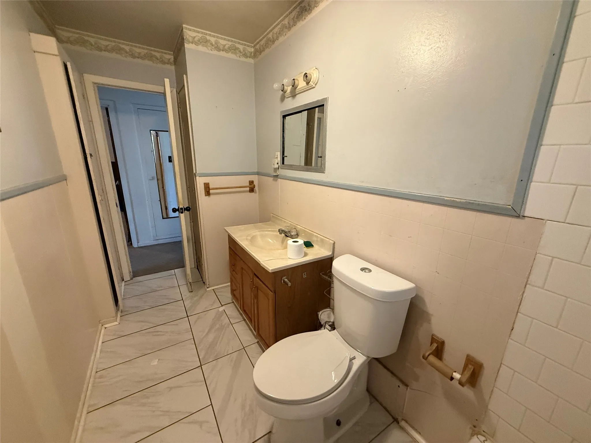 Single Family Residence For Sale in Grayson County , 1200 Park Drive, Denison, Texas 75020, 2 Bedroom, 1 Bathroom, 1 Garage spaces, 840 Sqft, built in 1960, mls#21392281, Real Estate Agent in Denison, Homes For Sale in Grayson county, Homes For Sale in Denison, Realtor in Denison Texas, Real Estate Brokerage Independent Realty Texas, Luminita Cordes Realtor