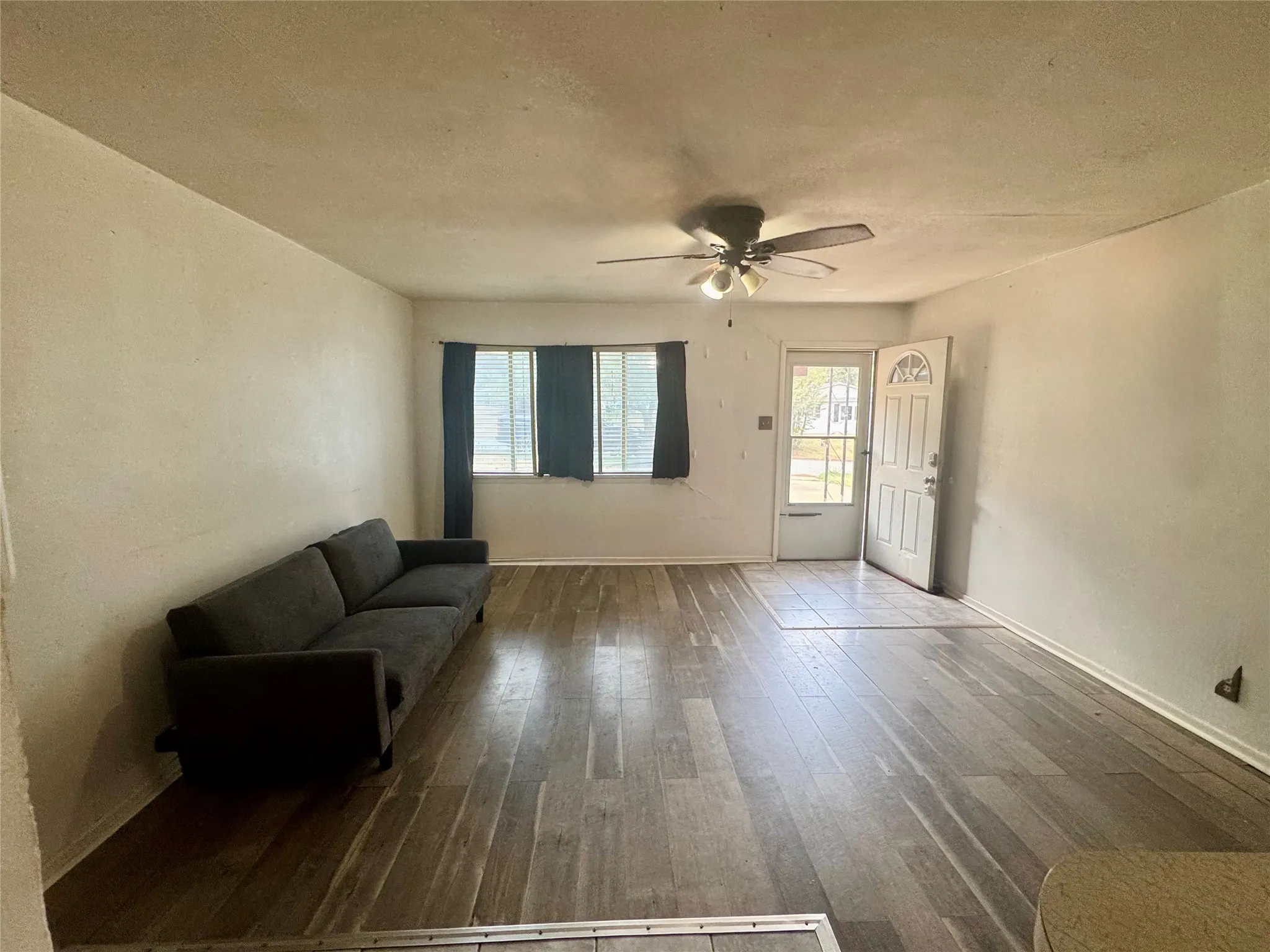Single Family Residence For Sale in Grayson County , 1200 Park Drive, Denison, Texas 75020, 2 Bedroom, 1 Bathroom, 1 Garage spaces, 840 Sqft, built in 1960, mls#21392281, Real Estate Agent in Denison, Homes For Sale in Grayson county, Homes For Sale in Denison, Realtor in Denison Texas, Real Estate Brokerage Independent Realty Texas, Luminita Cordes Realtor