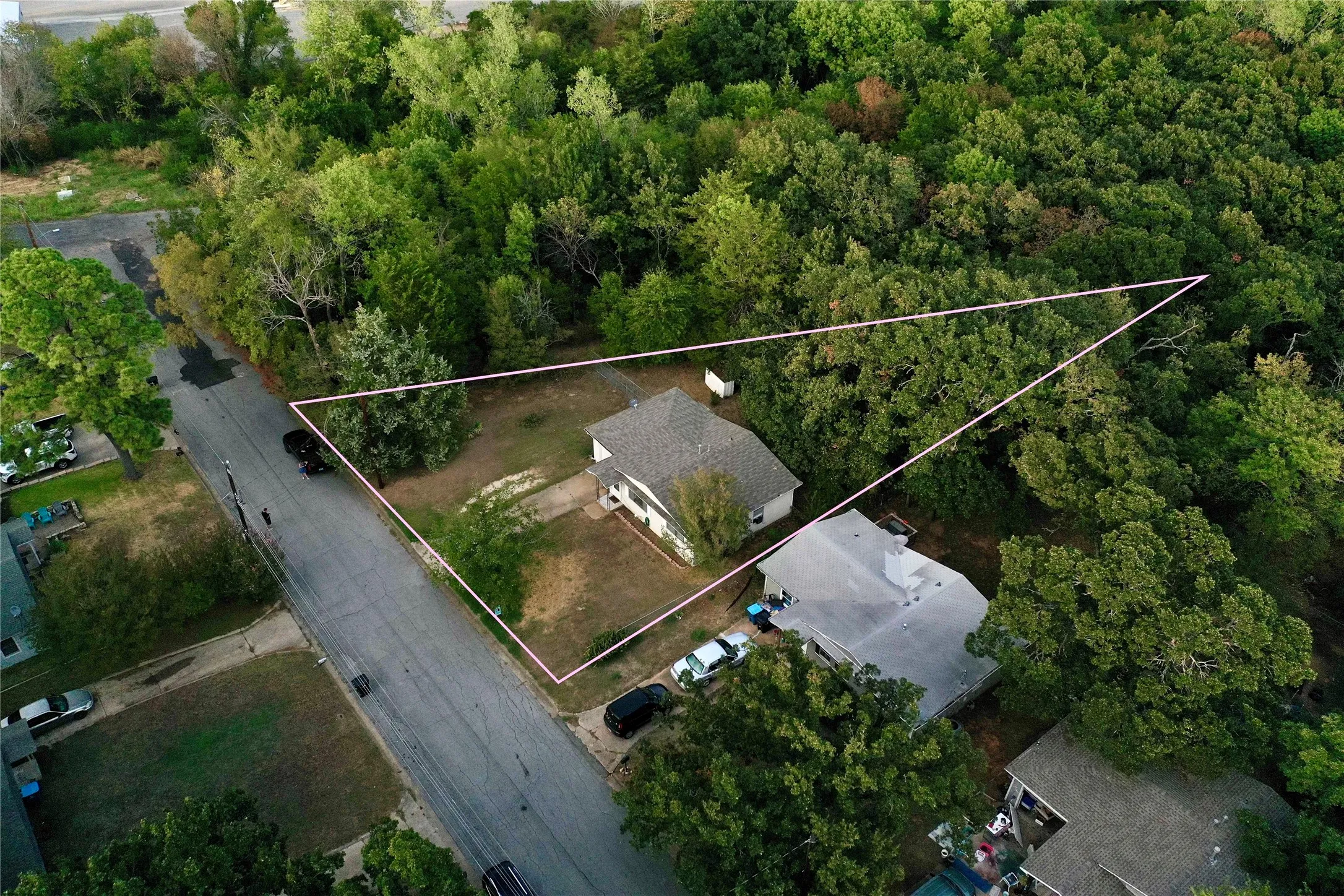 Single Family Residence For Sale in Grayson County , 1200 Park Drive, Denison, Texas 75020, 2 Bedroom, 1 Bathroom, 1 Garage spaces, 840 Sqft, built in 1960, mls#21392281, Real Estate Agent in Denison, Homes For Sale in Grayson county, Homes For Sale in Denison, Realtor in Denison Texas, Real Estate Brokerage Independent Realty Texas, Luminita Cordes Realtor