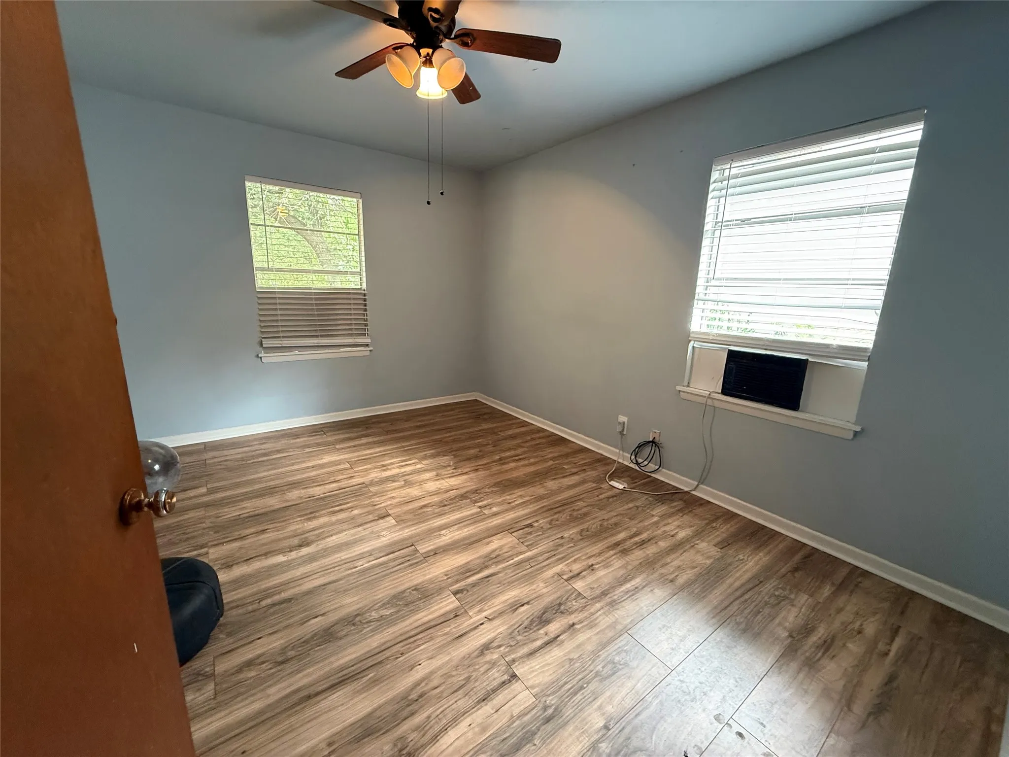 Single Family Residence For Sale in Grayson County , 1200 Park Drive, Denison, Texas 75020, 2 Bedroom, 1 Bathroom, 1 Garage spaces, 840 Sqft, built in 1960, mls#21392281, Real Estate Agent in Denison, Homes For Sale in Grayson county, Homes For Sale in Denison, Realtor in Denison Texas, Real Estate Brokerage Independent Realty Texas, Luminita Cordes Realtor