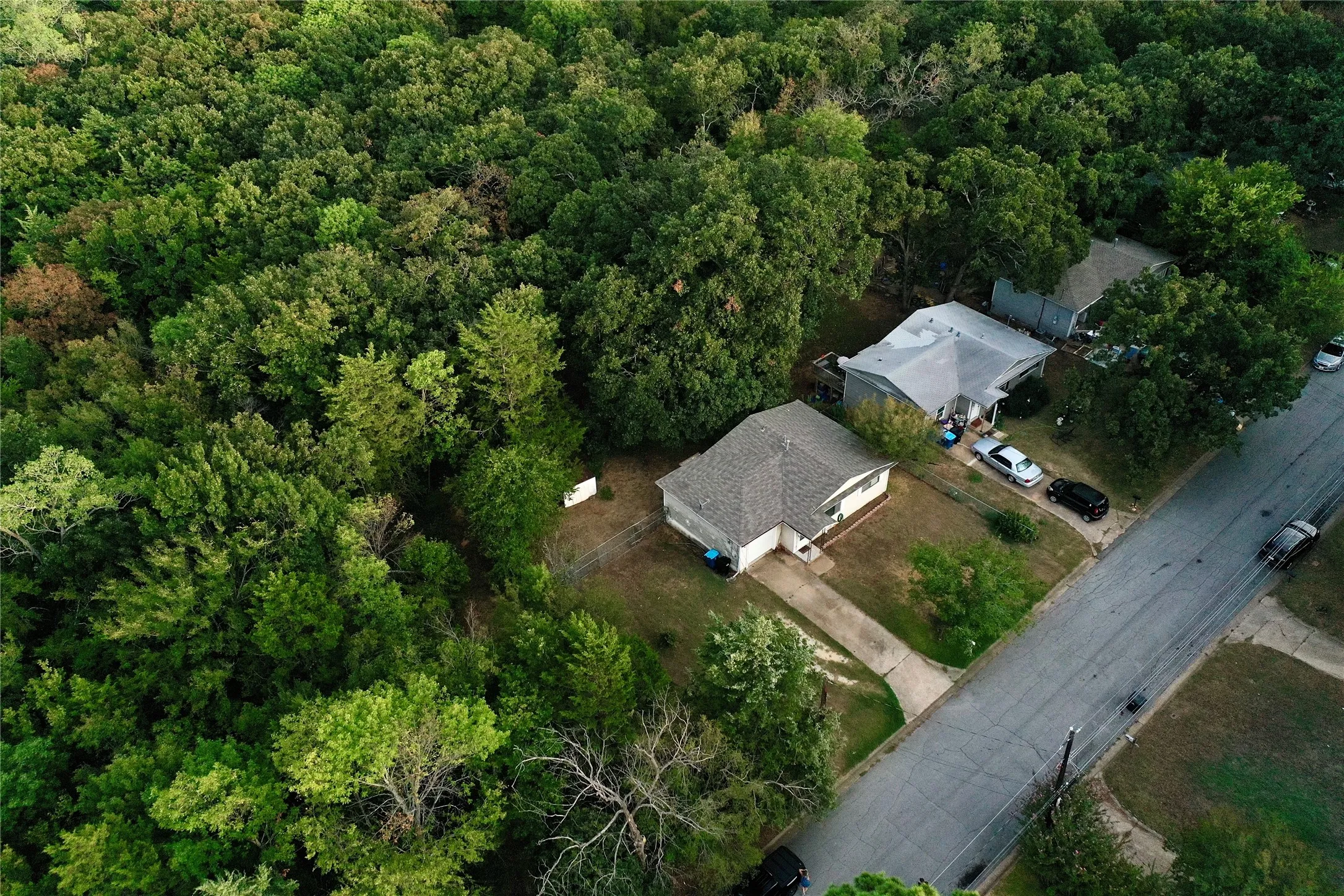 Single Family Residence For Sale in Grayson County , 1200 Park Drive, Denison, Texas 75020, 2 Bedroom, 1 Bathroom, 1 Garage spaces, 840 Sqft, built in 1960, mls#21392281, Real Estate Agent in Denison, Homes For Sale in Grayson county, Homes For Sale in Denison, Realtor in Denison Texas, Real Estate Brokerage Independent Realty Texas, Luminita Cordes Realtor