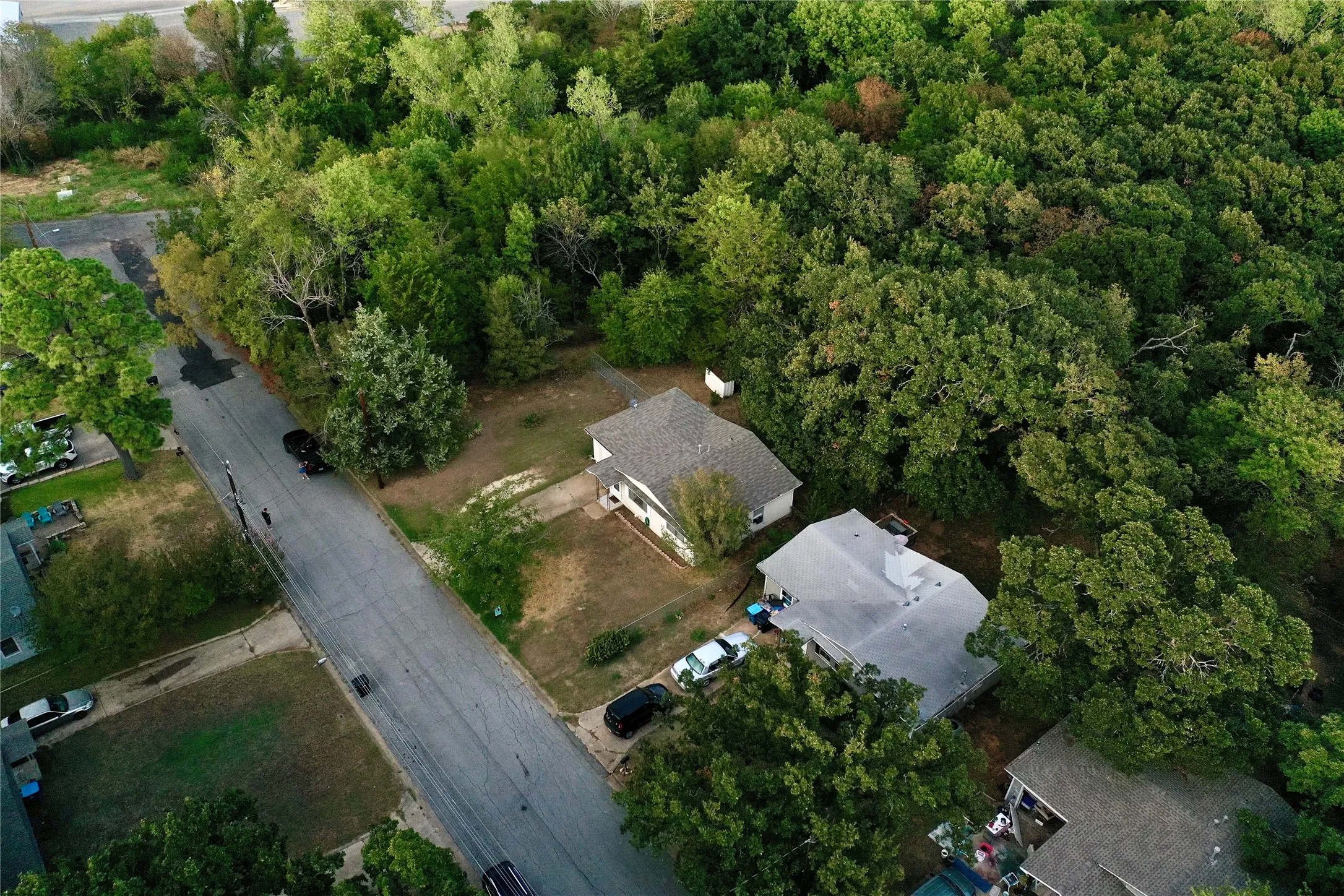 Single Family Residence For Sale in Grayson County , 1200 Park Drive, Denison, Texas 75020, 2 Bedroom, 1 Bathroom, 1 Garage spaces, 840 Sqft, built in 1960, mls#21392281, Real Estate Agent in Denison, Homes For Sale in Grayson county, Homes For Sale in Denison, Realtor in Denison Texas, Real Estate Brokerage Independent Realty Texas, Luminita Cordes Realtor