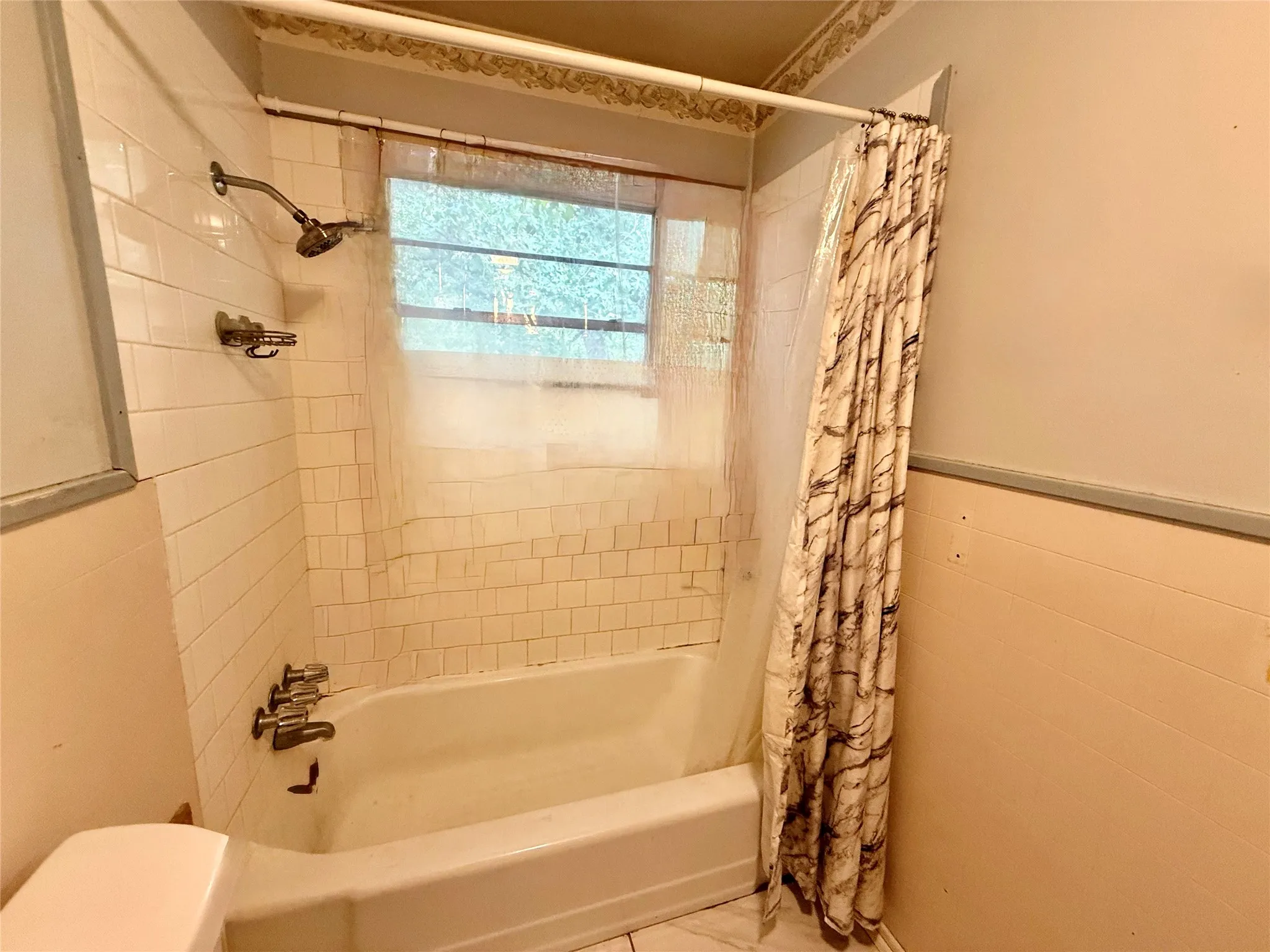 Single Family Residence For Sale in Grayson County , 1200 Park Drive, Denison, Texas 75020, 2 Bedroom, 1 Bathroom, 1 Garage spaces, 840 Sqft, built in 1960, mls#21392281, Real Estate Agent in Denison, Homes For Sale in Grayson county, Homes For Sale in Denison, Realtor in Denison Texas, Real Estate Brokerage Independent Realty Texas, Luminita Cordes Realtor