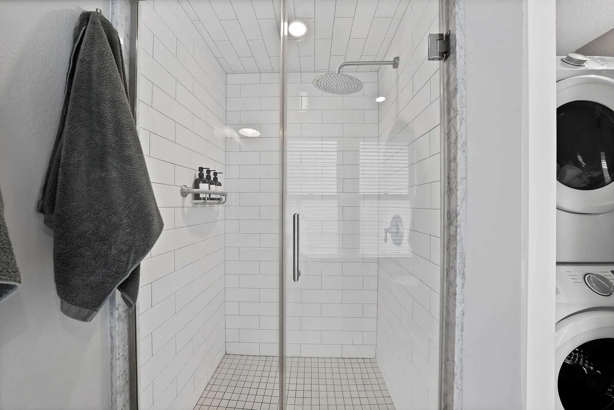 Single Family Residence For Rent in Tarrant County , 2305 W Rosedale Street S, Fort Worth, Texas 76110, 3 Bedroom, 2 Bathroom, 2 Garage spaces, 1,536 Sqft, built in 1919, mls#21392506, Real Estate Agent in Fort Worth, Homes For Rent in Tarrant county, Homes For Rent in Fort Worth, Realtor in Fort Worth Texas, Real Estate Brokerage Independent Realty Texas, Luminita Cordes Realtor