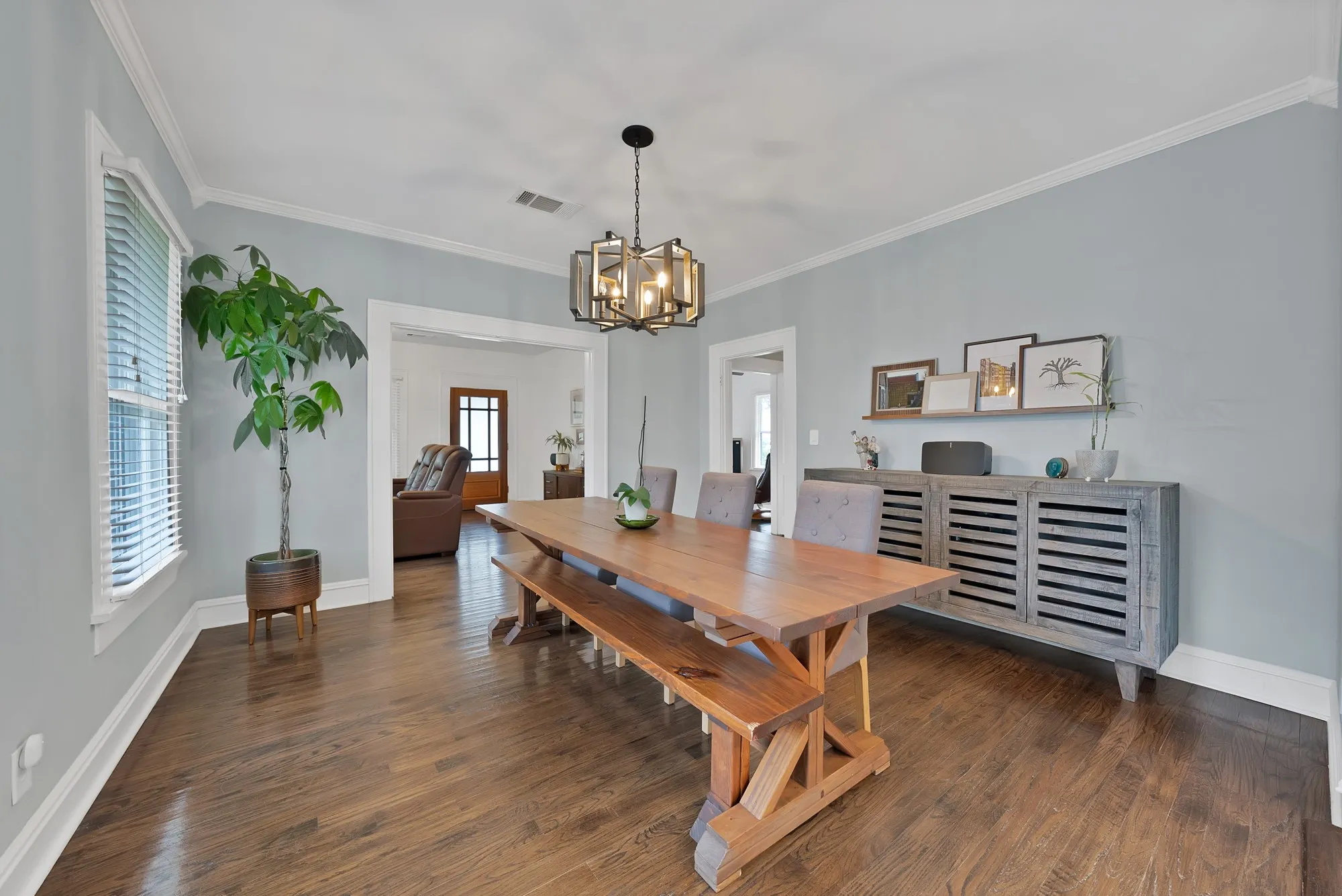 Single Family Residence For Rent in Tarrant County , 2305 W Rosedale Street S, Fort Worth, Texas 76110, 3 Bedroom, 2 Bathroom, 2 Garage spaces, 1,536 Sqft, built in 1919, mls#21392506, Real Estate Agent in Fort Worth, Homes For Rent in Tarrant county, Homes For Rent in Fort Worth, Realtor in Fort Worth Texas, Real Estate Brokerage Independent Realty Texas, Luminita Cordes Realtor