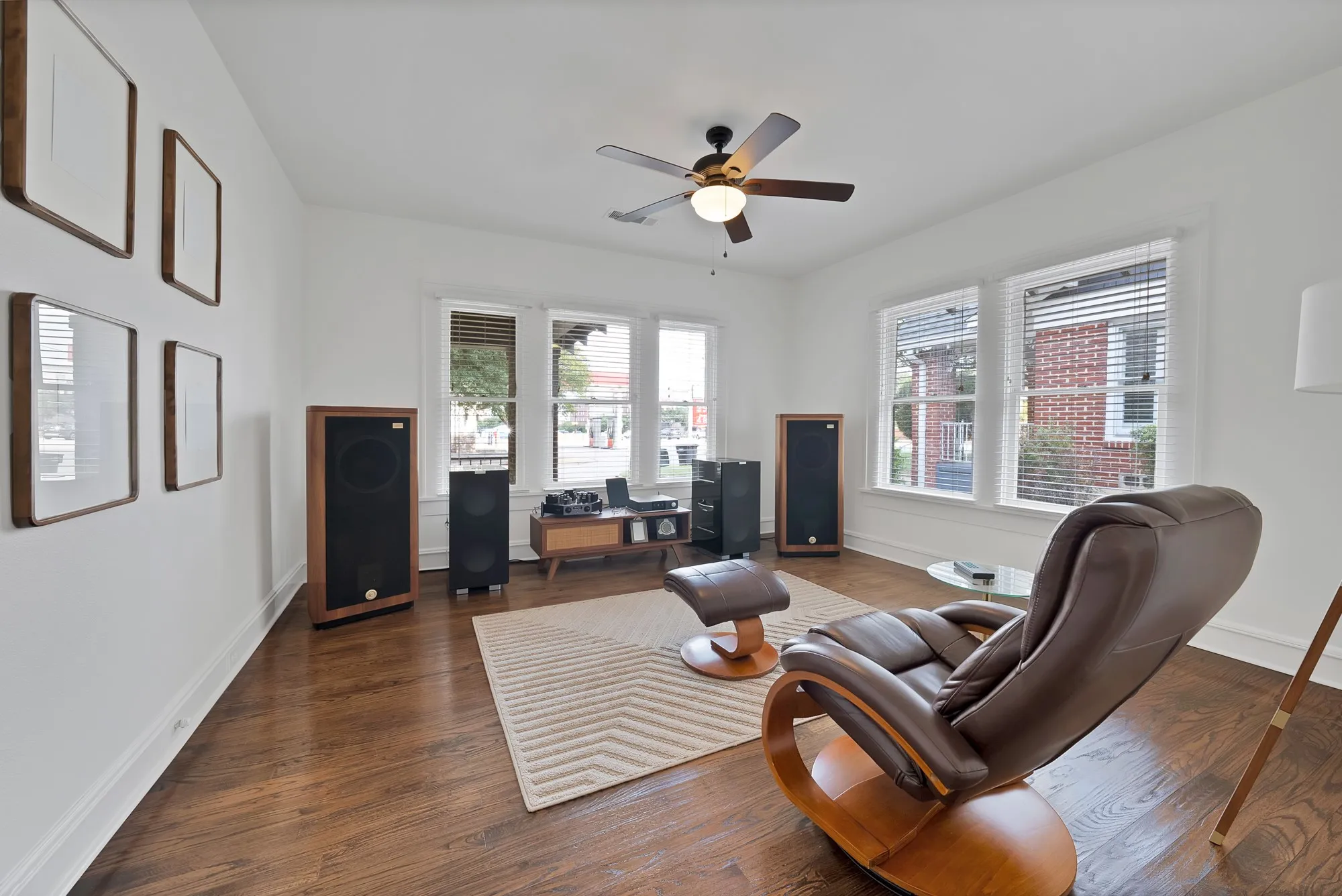 Single Family Residence For Rent in Tarrant County , 2305 W Rosedale Street S, Fort Worth, Texas 76110, 3 Bedroom, 2 Bathroom, 2 Garage spaces, 1,536 Sqft, built in 1919, mls#21392506, Real Estate Agent in Fort Worth, Homes For Rent in Tarrant county, Homes For Rent in Fort Worth, Realtor in Fort Worth Texas, Real Estate Brokerage Independent Realty Texas, Luminita Cordes Realtor