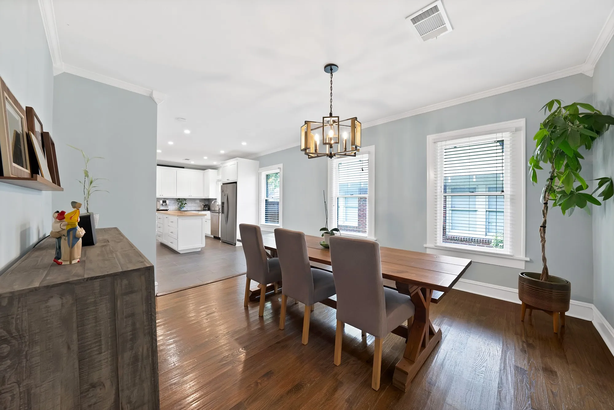Single Family Residence For Rent in Tarrant County , 2305 W Rosedale Street S, Fort Worth, Texas 76110, 3 Bedroom, 2 Bathroom, 2 Garage spaces, 1,536 Sqft, built in 1919, mls#21392506, Real Estate Agent in Fort Worth, Homes For Rent in Tarrant county, Homes For Rent in Fort Worth, Realtor in Fort Worth Texas, Real Estate Brokerage Independent Realty Texas, Luminita Cordes Realtor