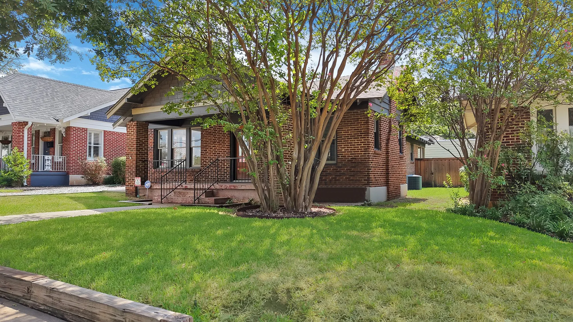 Single Family Residence For Rent in Tarrant County , 2305 W Rosedale Street S, Fort Worth, Texas 76110, 3 Bedroom, 2 Bathroom, 2 Garage spaces, 1,536 Sqft, built in 1919, mls#21392506, Real Estate Agent in Fort Worth, Homes For Rent in Tarrant county, Homes For Rent in Fort Worth, Realtor in Fort Worth Texas, Real Estate Brokerage Independent Realty Texas, Luminita Cordes Realtor