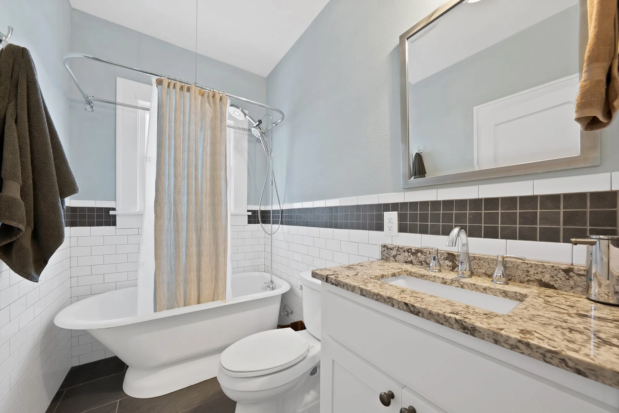 Single Family Residence For Rent in Tarrant County , 2305 W Rosedale Street S, Fort Worth, Texas 76110, 3 Bedroom, 2 Bathroom, 2 Garage spaces, 1,536 Sqft, built in 1919, mls#21392506, Real Estate Agent in Fort Worth, Homes For Rent in Tarrant county, Homes For Rent in Fort Worth, Realtor in Fort Worth Texas, Real Estate Brokerage Independent Realty Texas, Luminita Cordes Realtor
