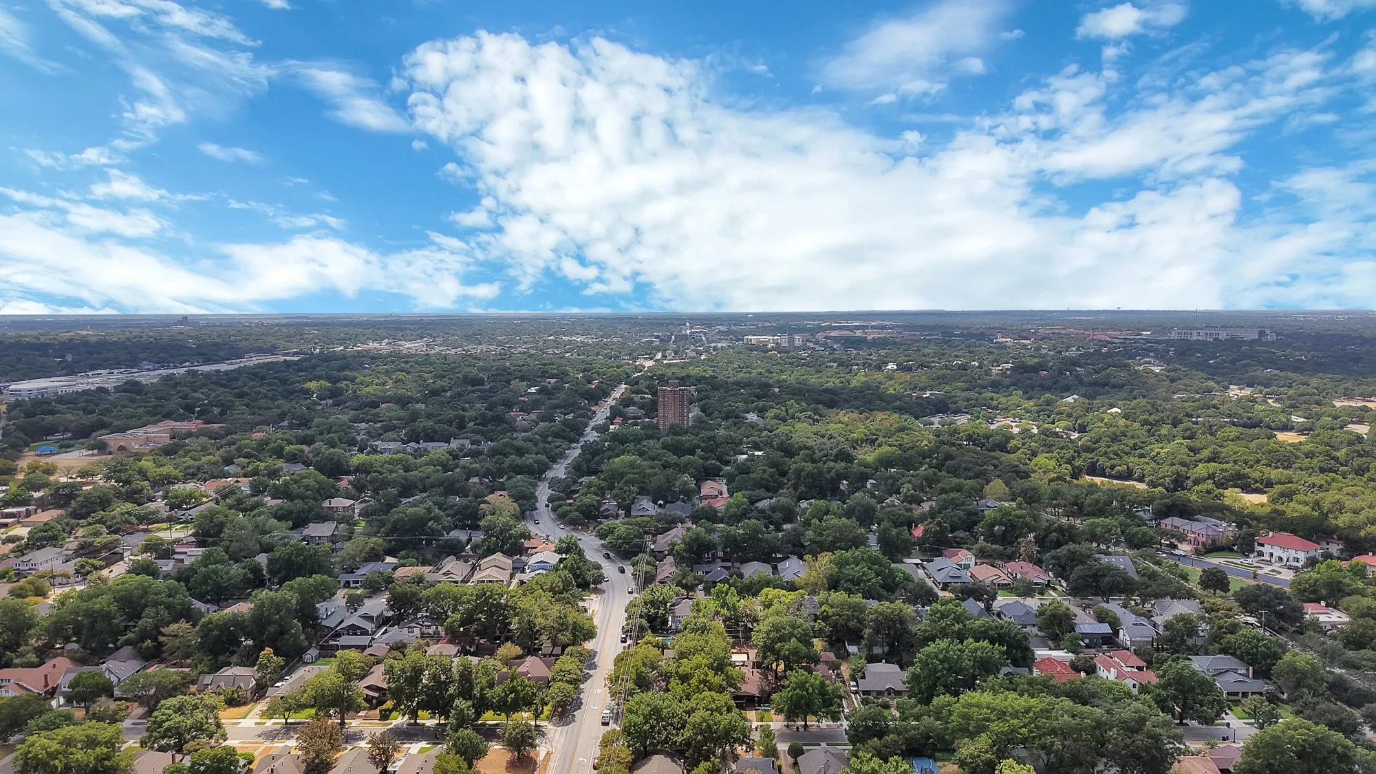 Single Family Residence For Rent in Tarrant County , 2305 W Rosedale Street S, Fort Worth, Texas 76110, 3 Bedroom, 2 Bathroom, 2 Garage spaces, 1,536 Sqft, built in 1919, mls#21392506, Real Estate Agent in Fort Worth, Homes For Rent in Tarrant county, Homes For Rent in Fort Worth, Realtor in Fort Worth Texas, Real Estate Brokerage Independent Realty Texas, Luminita Cordes Realtor