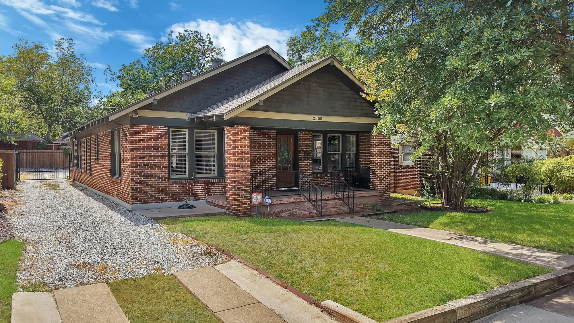 Single Family Residence For Rent in Tarrant County , 2305 W Rosedale Street S, Fort Worth, Texas 76110, 3 Bedroom, 2 Bathroom, 2 Garage spaces, 1,536 Sqft, built in 1919, mls#21392506, Real Estate Agent in Fort Worth, Homes For Rent in Tarrant county, Homes For Rent in Fort Worth, Realtor in Fort Worth Texas, Real Estate Brokerage Independent Realty Texas, Luminita Cordes Realtor